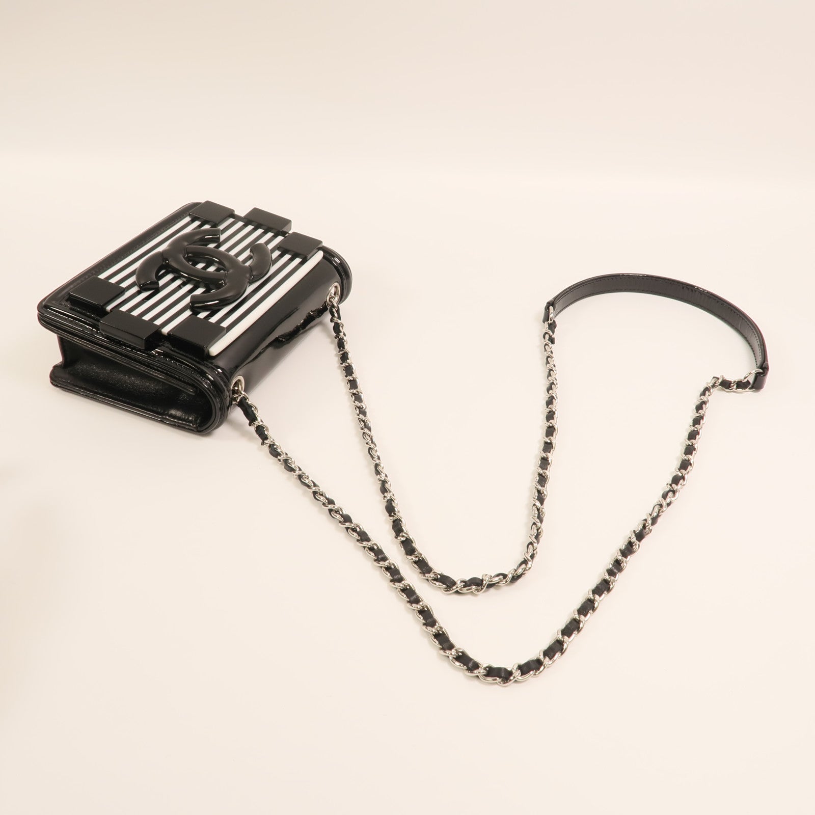 CHANEL 漆皮皮革Boy Brick Bag銀扣鏈帶肩背袋