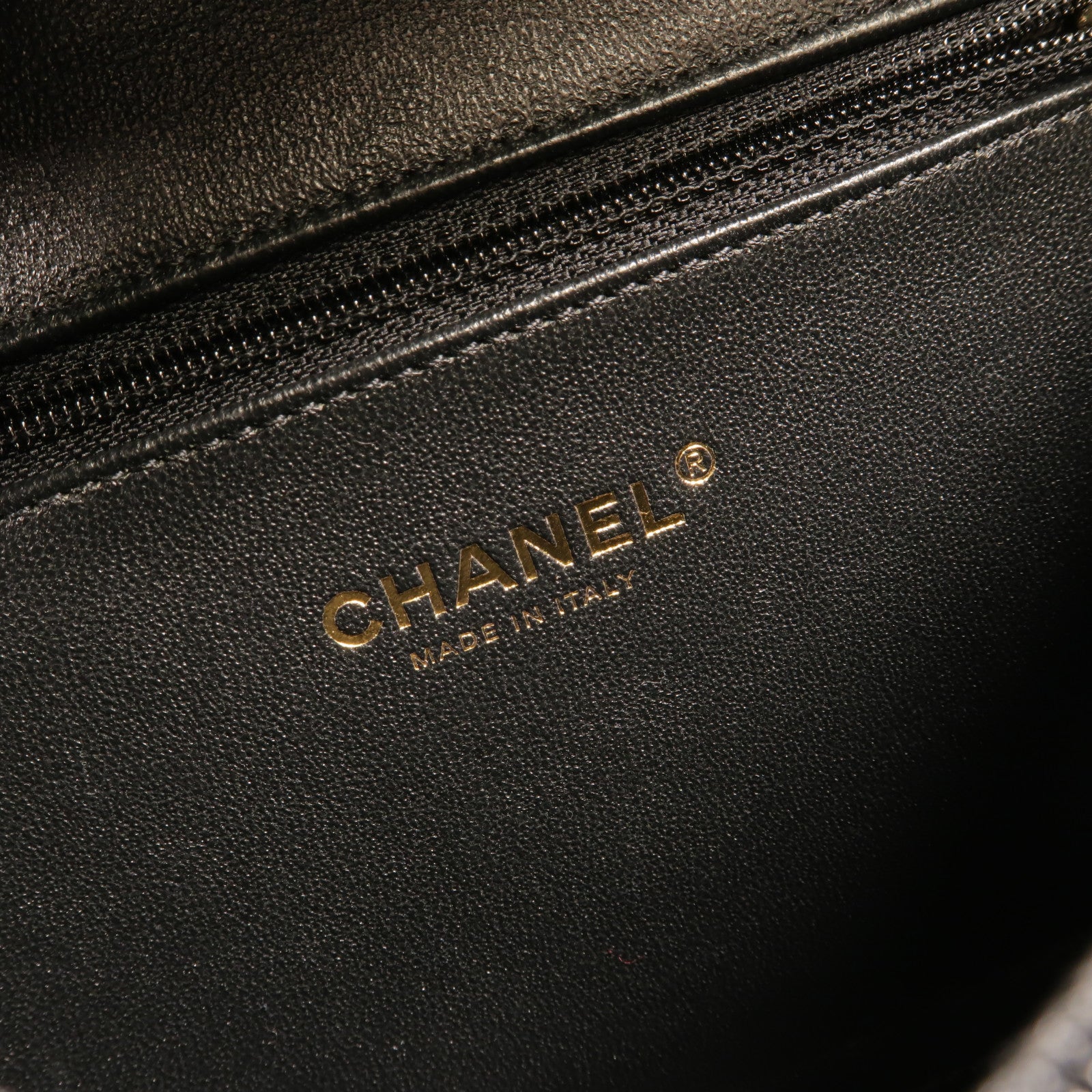 CHANEL 牛皮皮革CC Filigree Vanity Case Medium鏈帶肩背袋