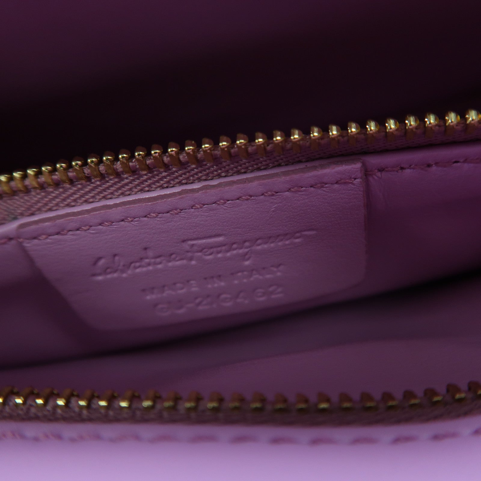Salvatore Ferragamo 牛皮皮革Shoulder Bag金扣鏈帶肩背袋淺紫色