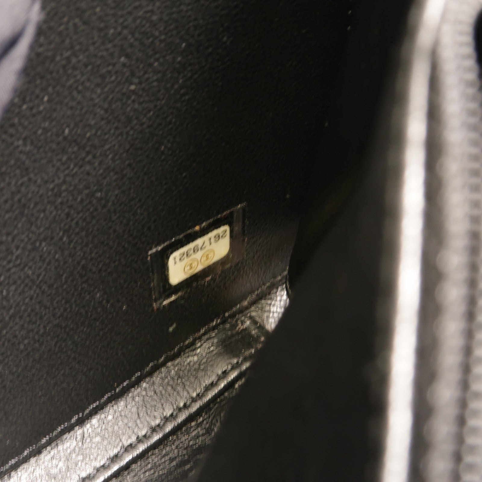 CHANEL 牛皮皮革CC Filigree Vanity Case Medium鏈帶肩背袋
