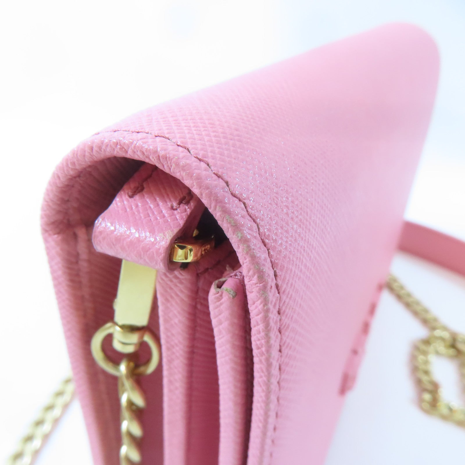 PRADA Saffiano皮革Borsa Portafoglio金扣鏈帶肩背袋粉紅色