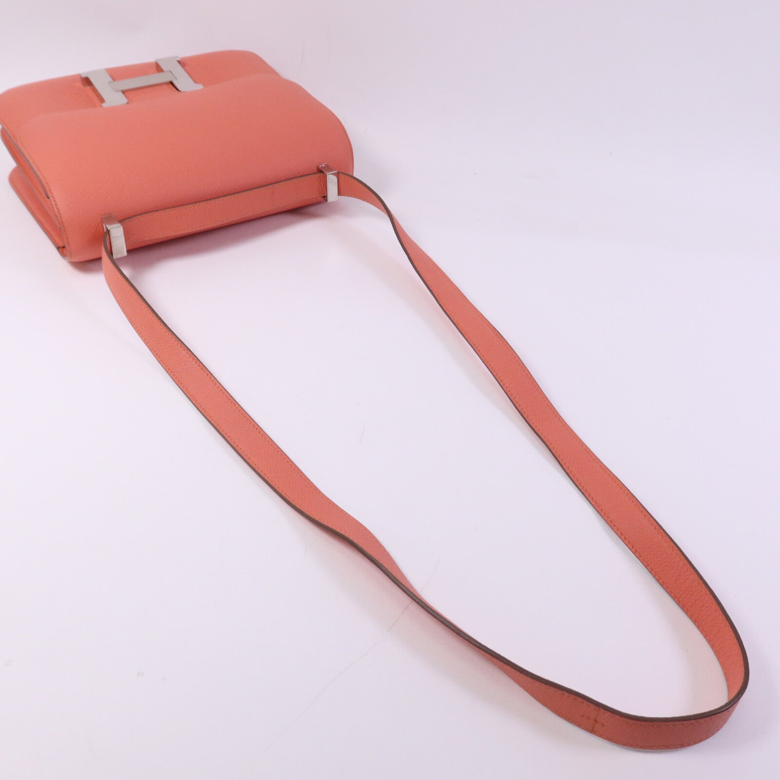 HERMES Epsom皮革Constance 24銀扣肩背袋Flamingo