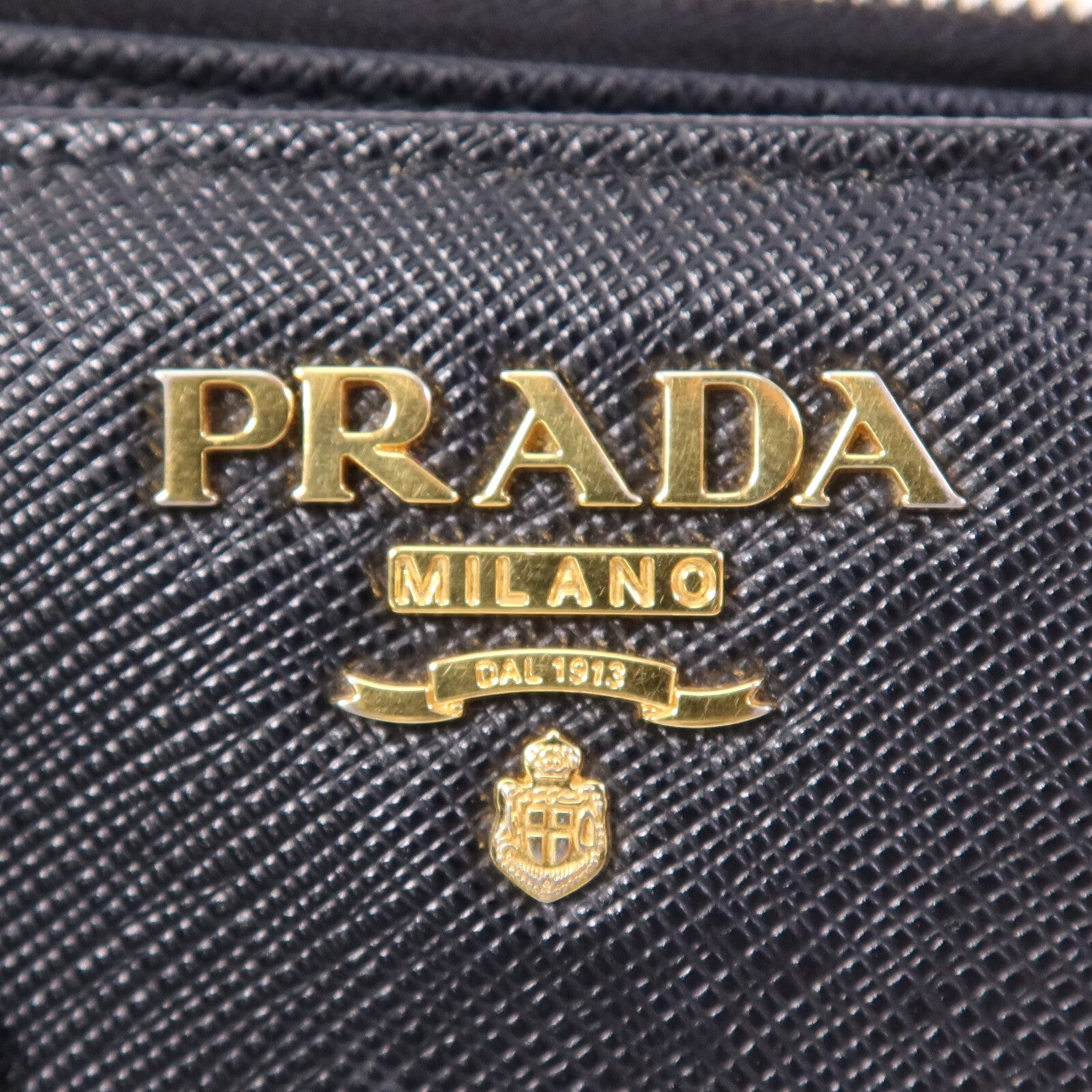 PRADA Saffiano皮革Bifold Wallet金扣錢包