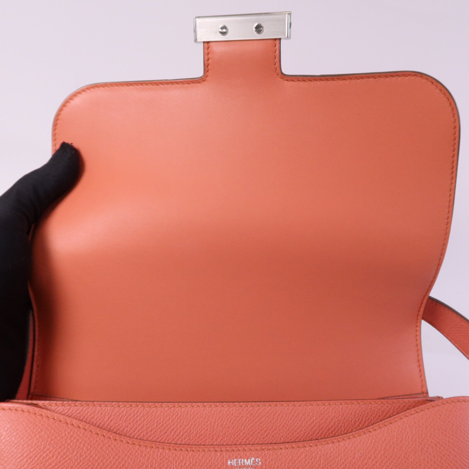 HERMES Epsom皮革Constance 24銀扣肩背袋Flamingo