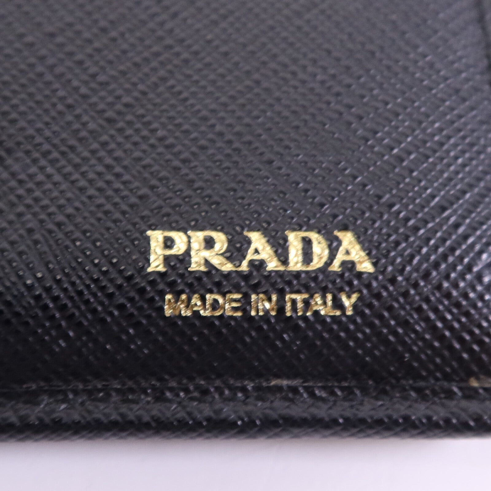 PRADA Saffiano皮革Bifold Wallet金扣錢包