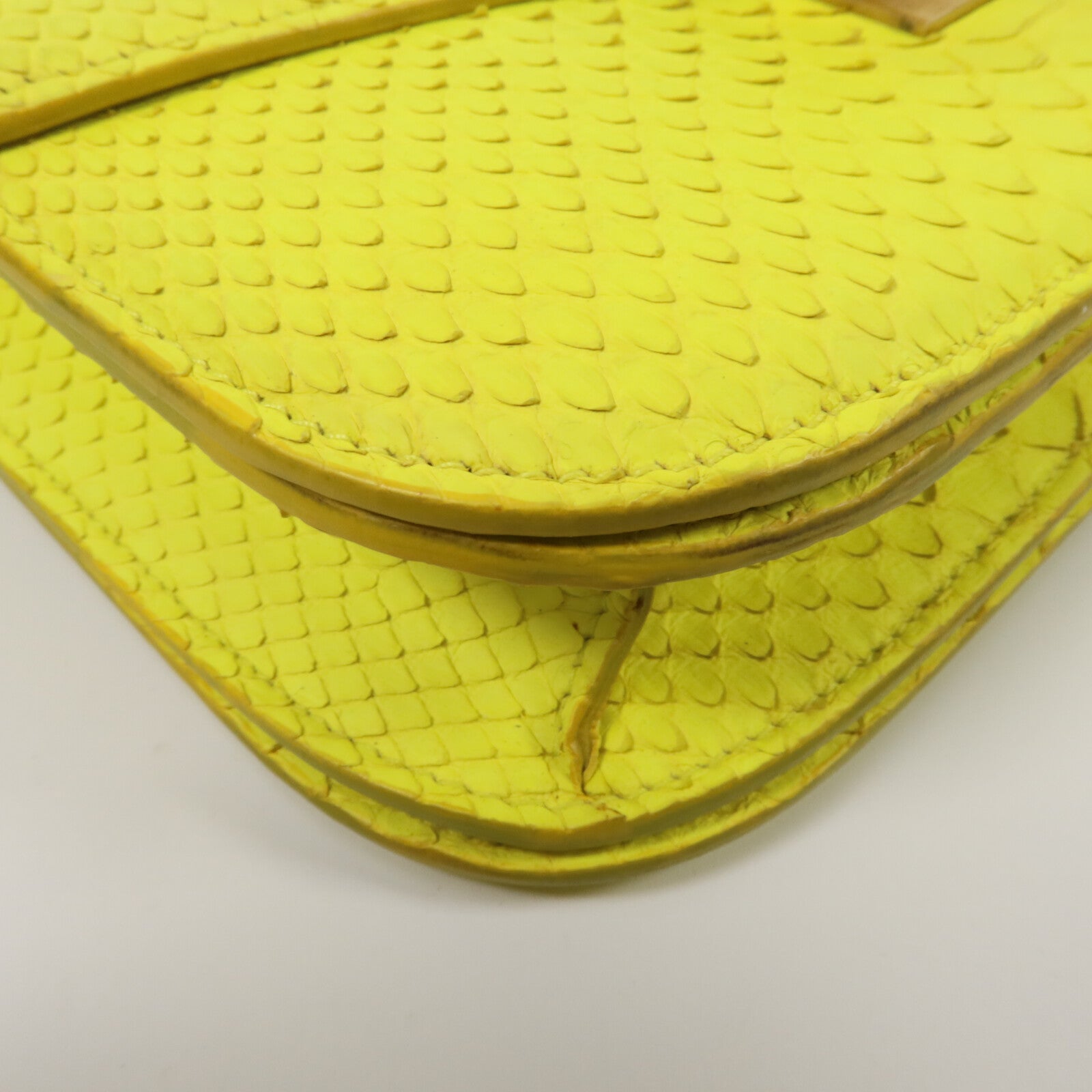 CELINE 蛇皮皮革Classic Box Medium肩背袋