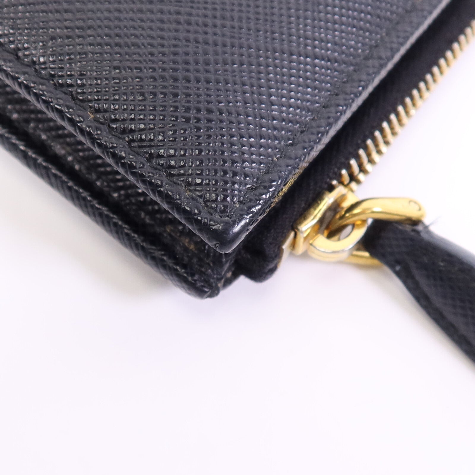 PRADA Saffiano皮革Bifold Wallet金扣錢包