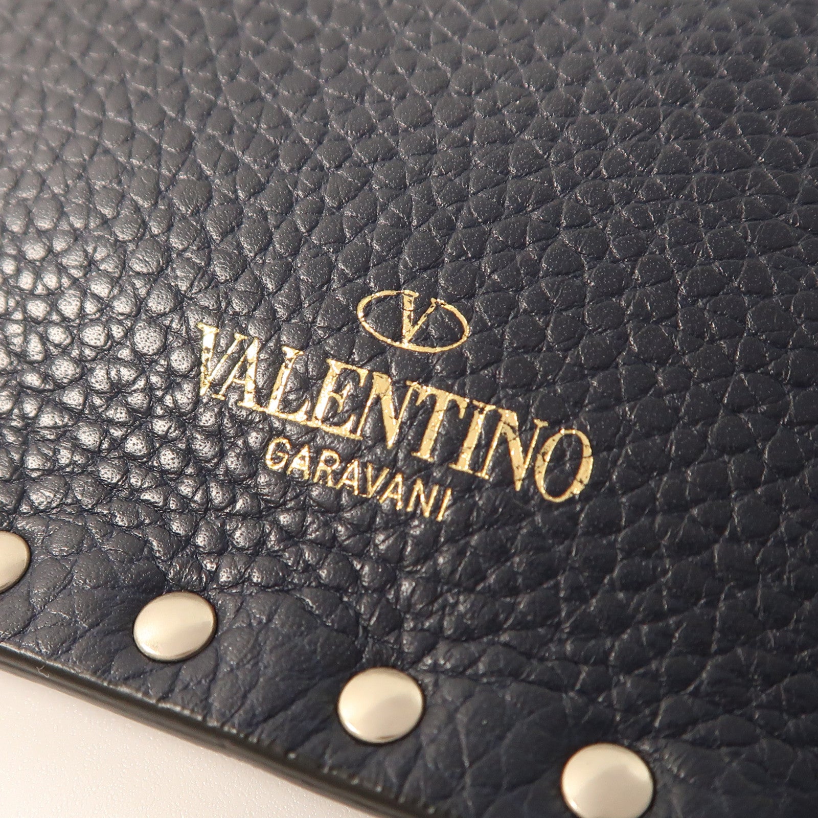 Valentino 牛皮皮革Garavani Rockstud Clutch金扣手拿包