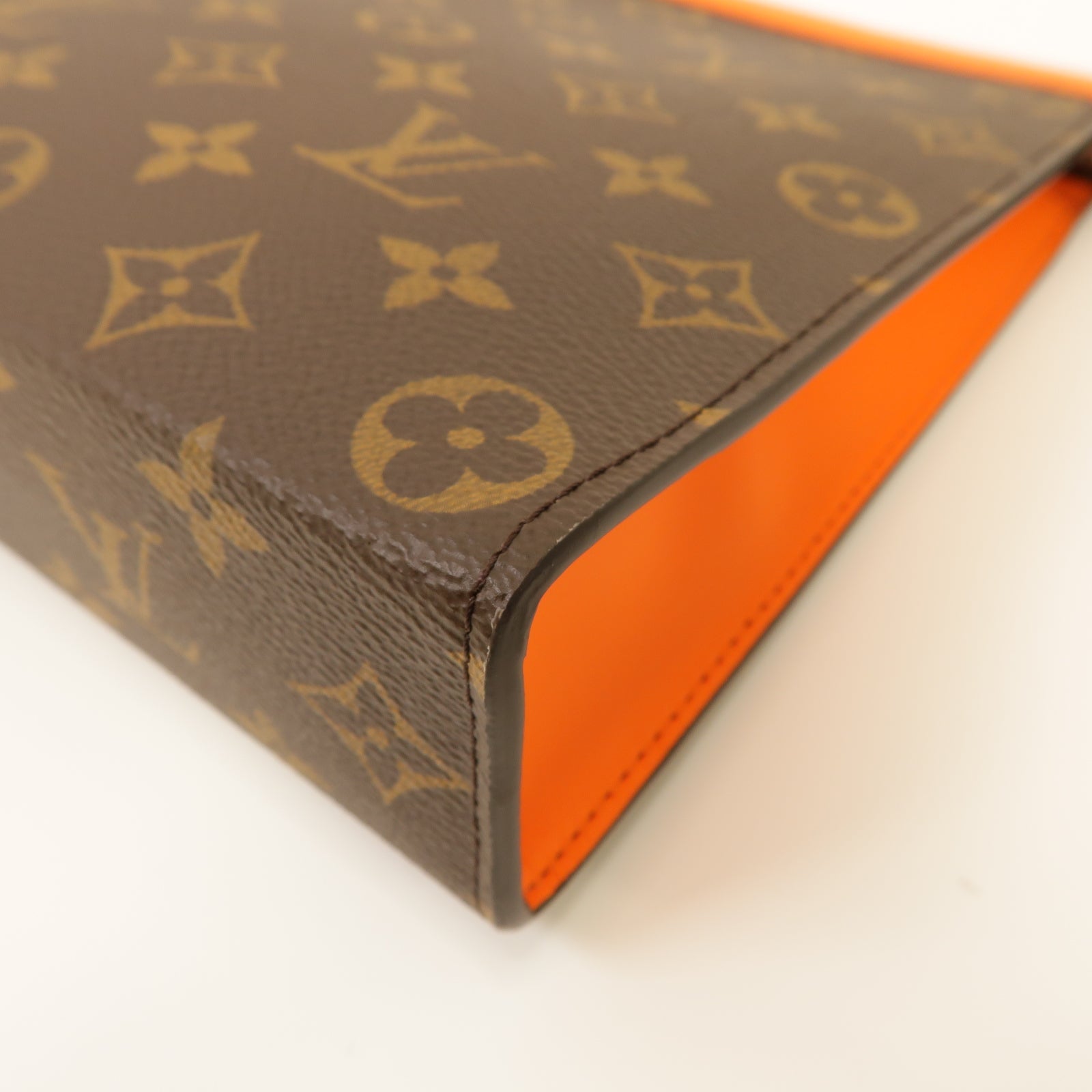 LOUIS VUITTON Monogram Pochette Voyage MM金扣手拿包棕色