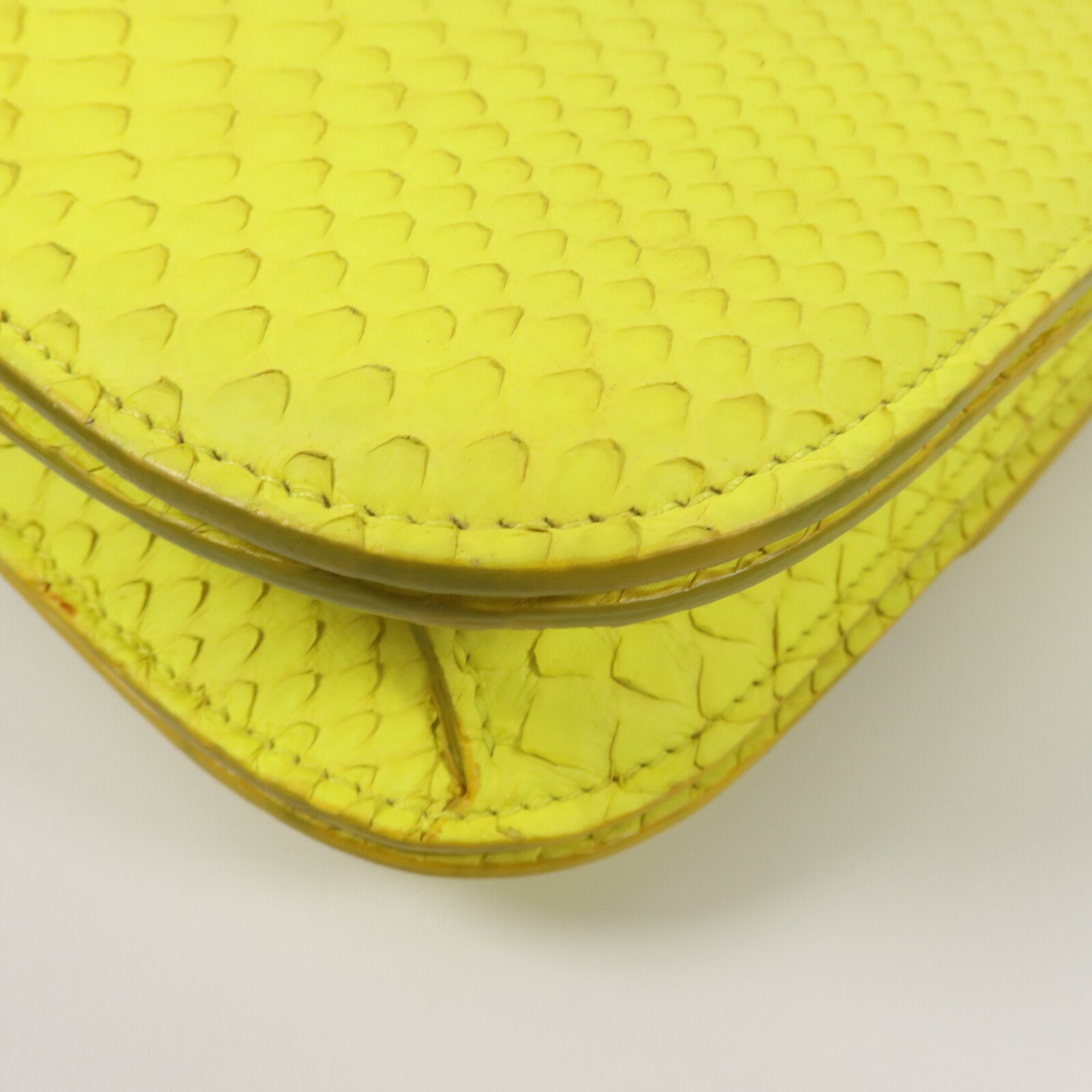 CELINE 蛇皮皮革Classic Box Medium肩背袋