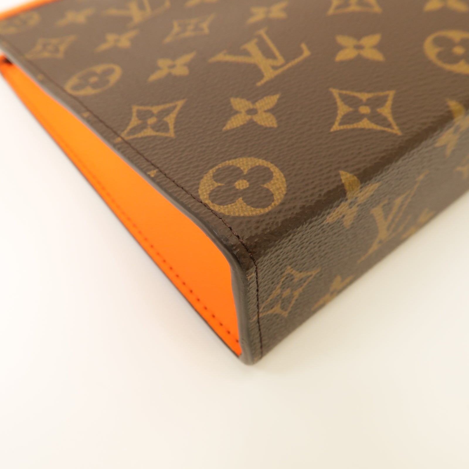LOUIS VUITTON Monogram Pochette Voyage MM金扣手拿包棕色