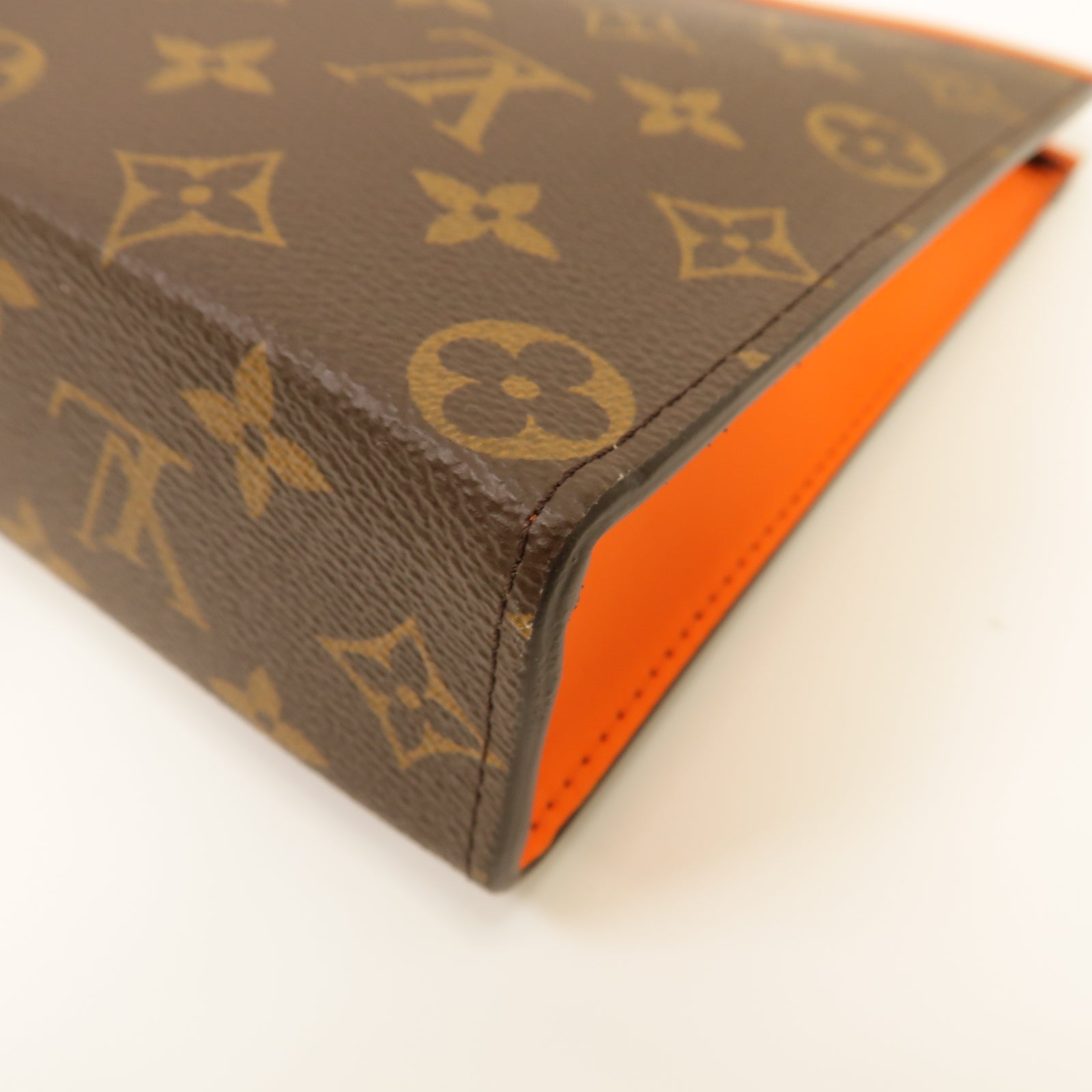 LOUIS VUITTON Monogram Pochette Voyage MM金扣手拿包棕色