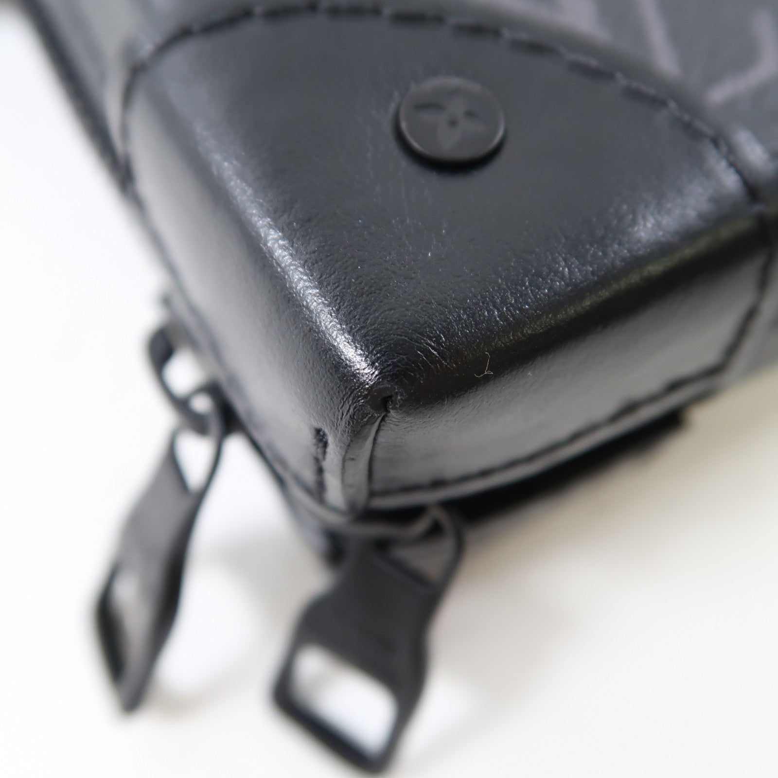 LOUIS VUITTON Monogram Eclipse Soft Trunk Wallet肩背袋黑色