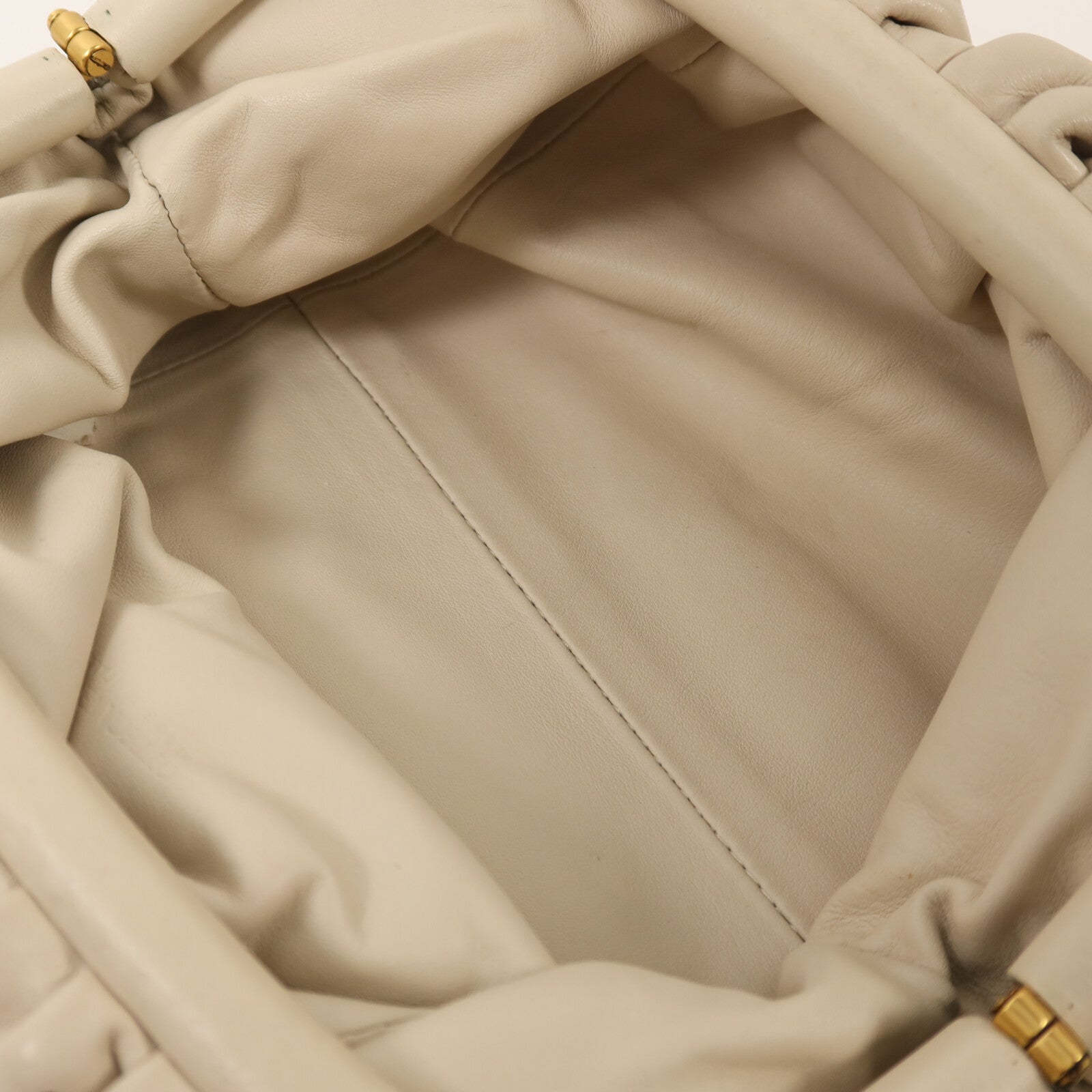 BOTTEGA VENETA 牛皮皮革The Mini Pouch金扣肩背袋