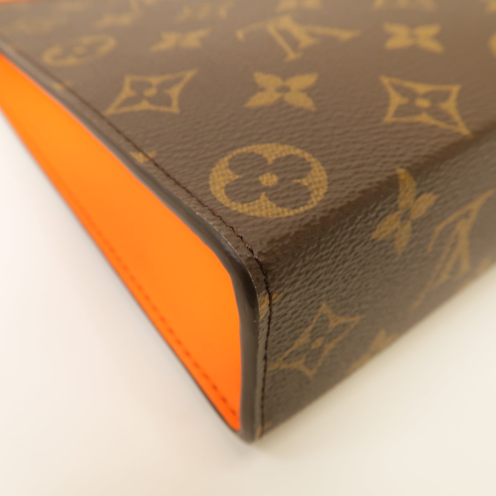 LOUIS VUITTON Monogram Pochette Voyage MM金扣手拿包棕色