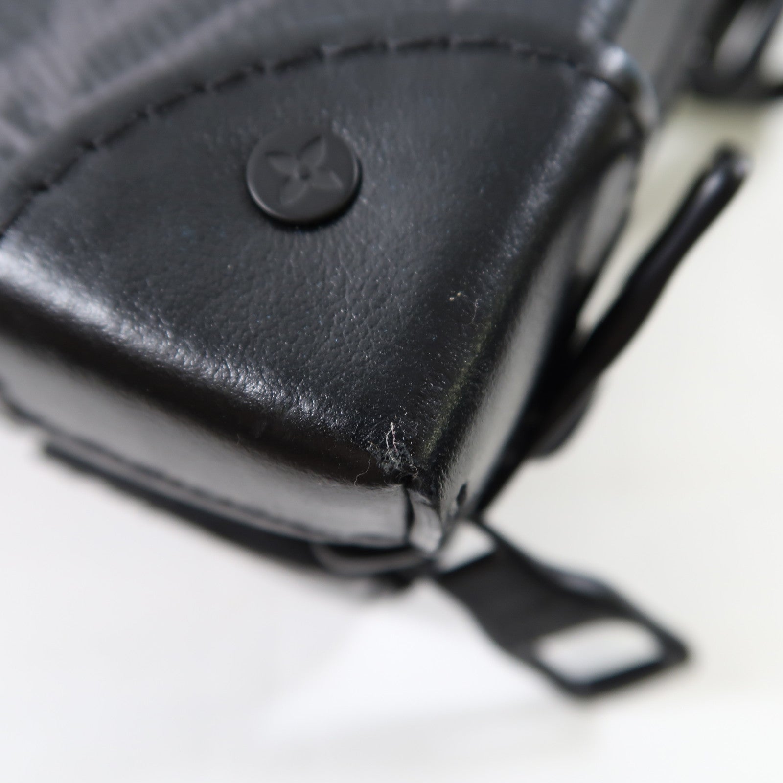LOUIS VUITTON Monogram Eclipse Soft Trunk Wallet肩背袋黑色