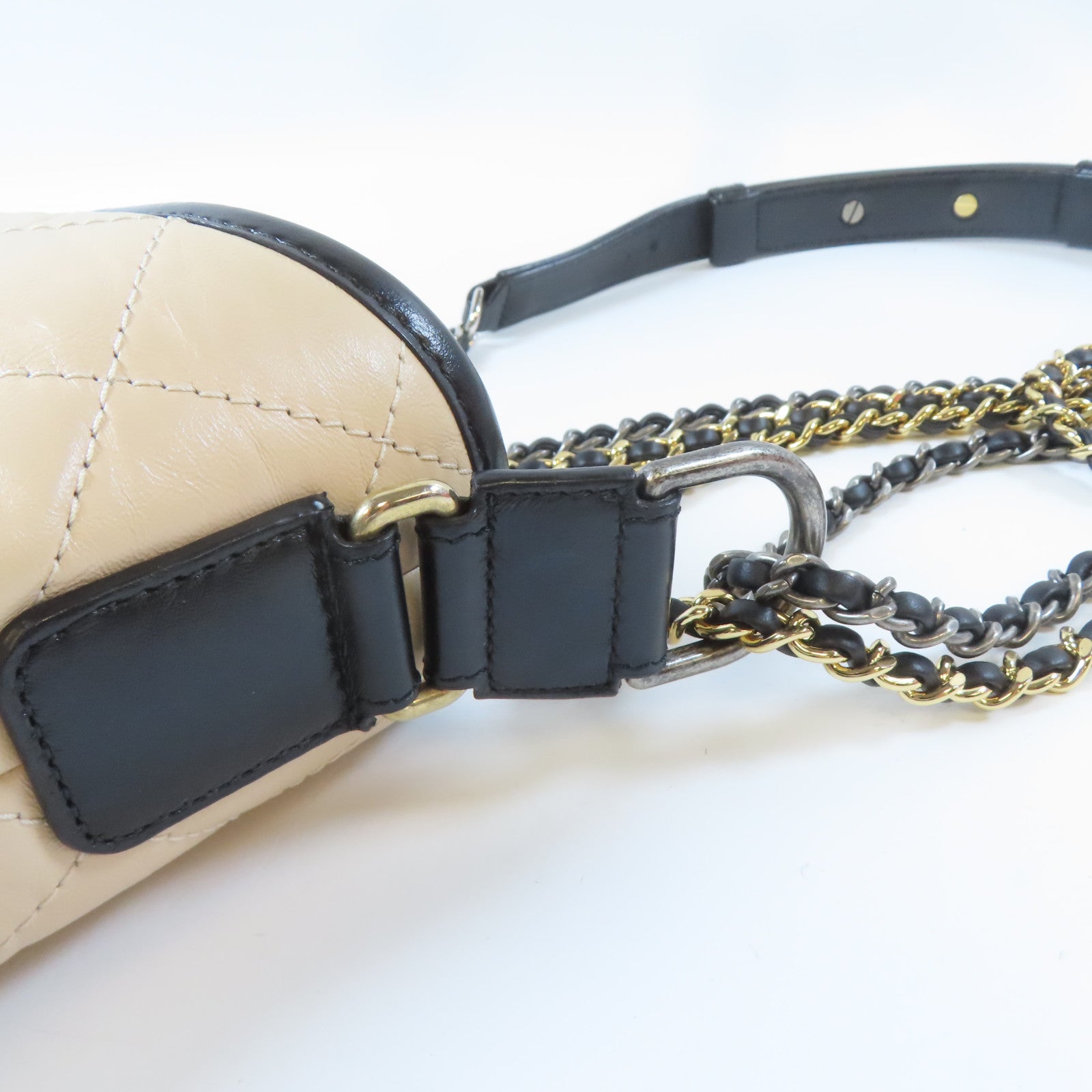 CHANEL 菱格牛皮皮革Gabreille Chain Shoulder Bag金扣/銀扣鏈帶肩背袋米色