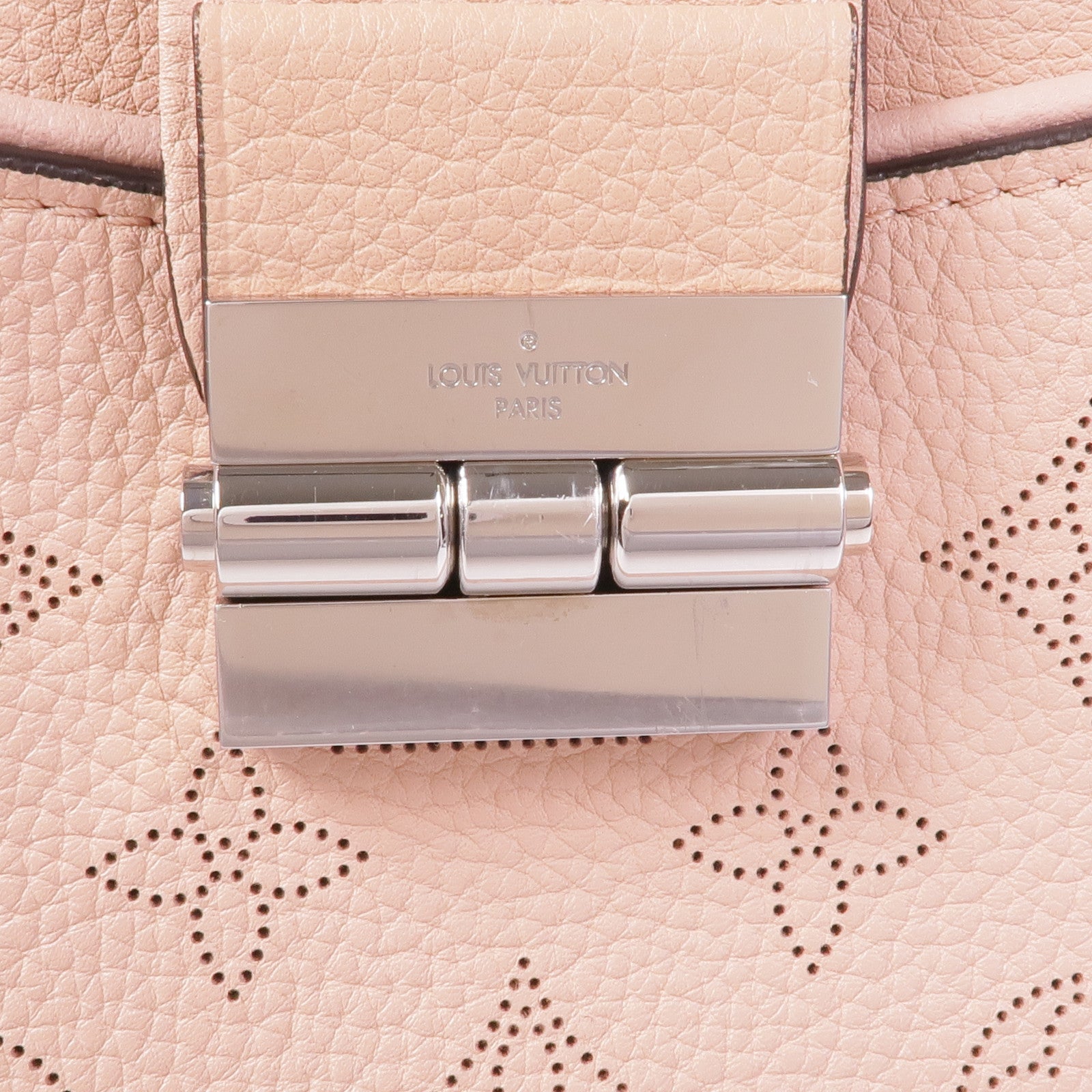 LOUIS VUITTON 牛皮皮革Mahina Sevres Magnolia銀扣肩背袋