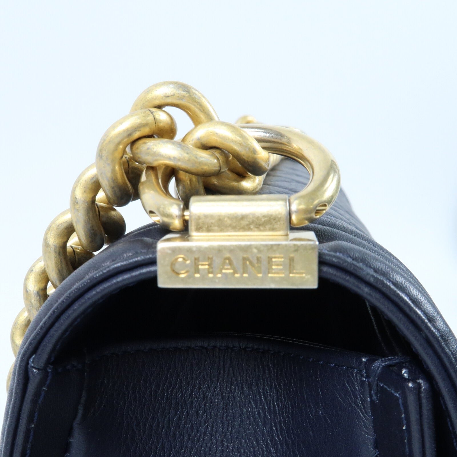 CHANEL 羊皮皮革Boy 25金扣鏈帶肩背袋