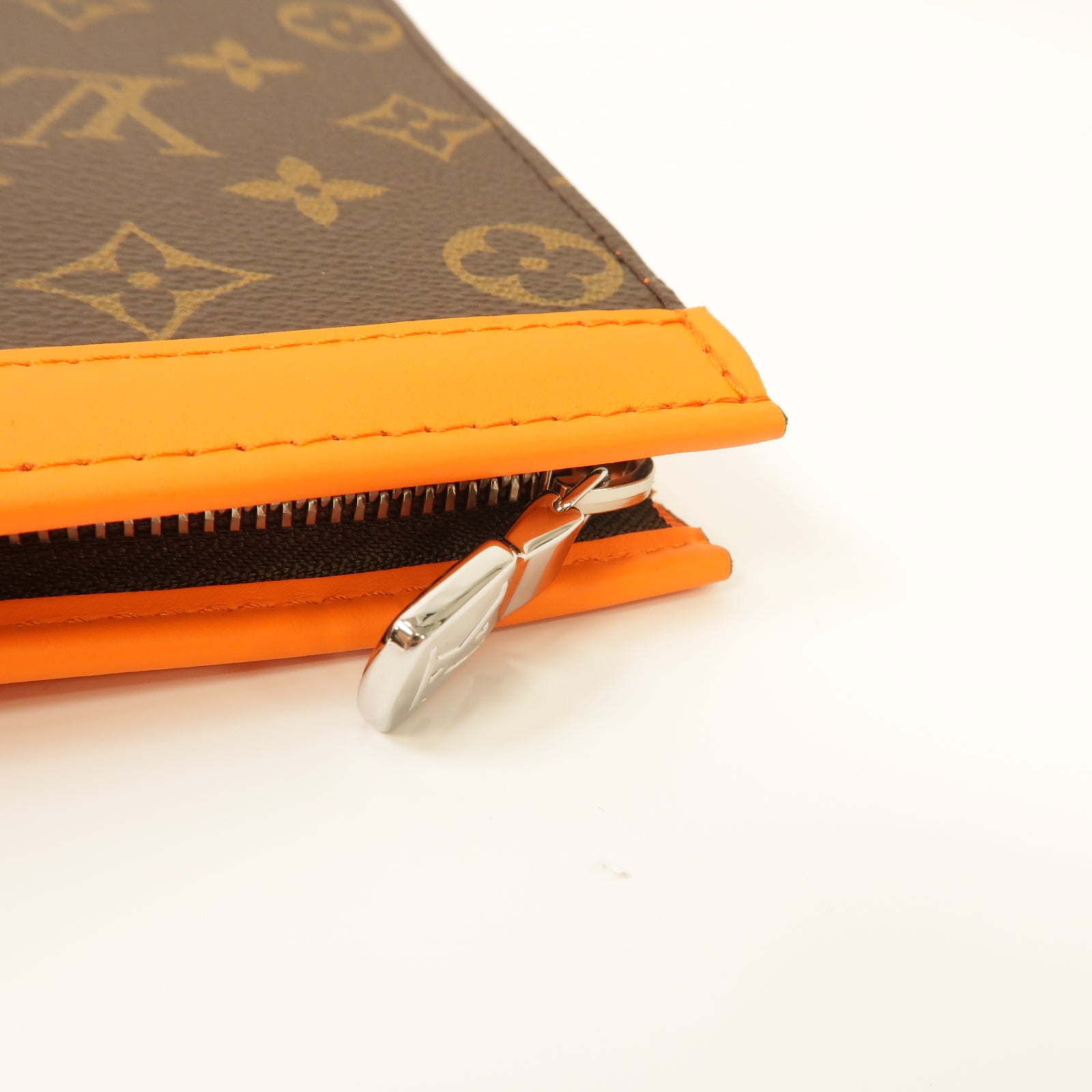 LOUIS VUITTON Monogram Pochette Voyage MM金扣手拿包棕色