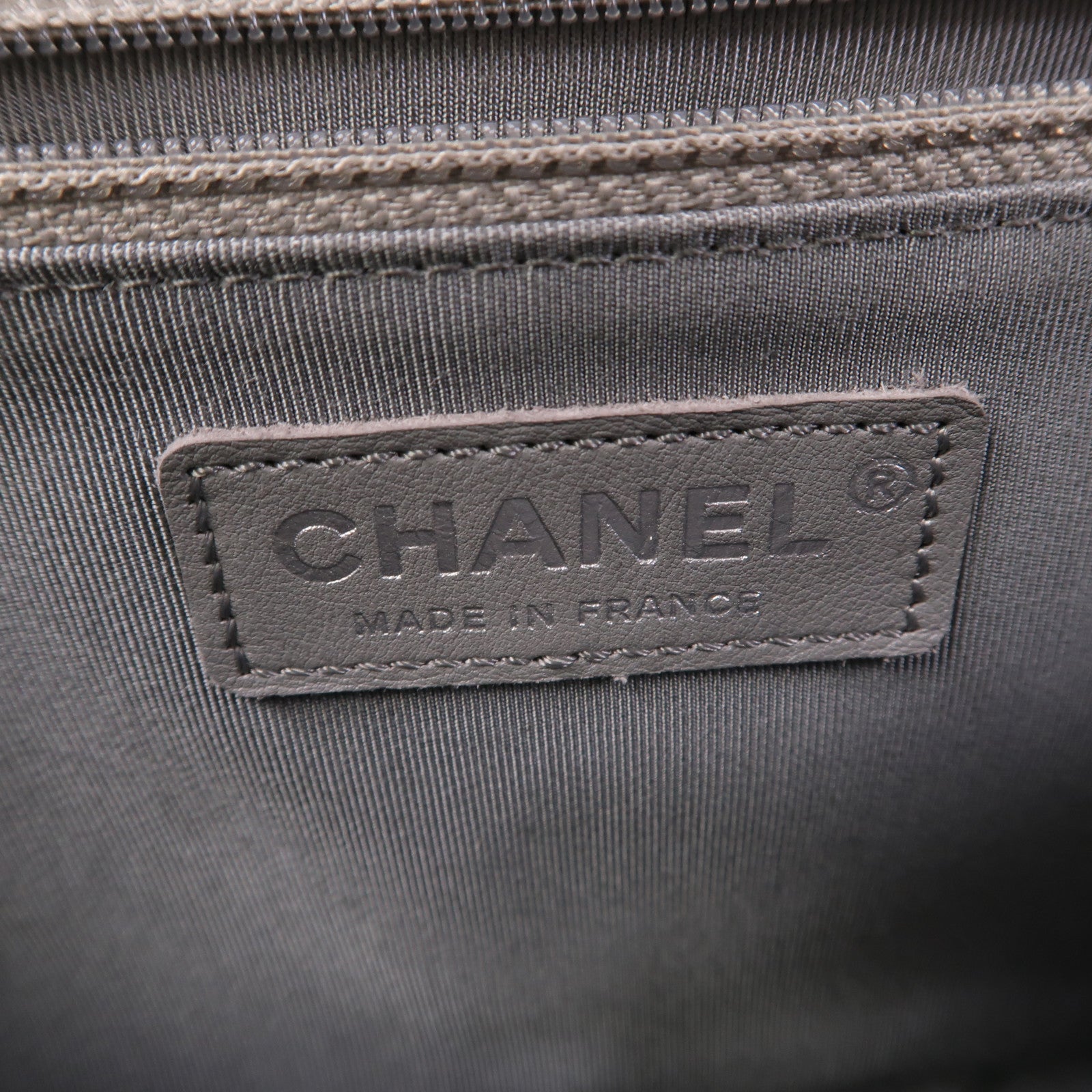 CHANEL 【激減優惠】菱格牛皮皮革Boy銀扣鏈帶肩背袋銀色