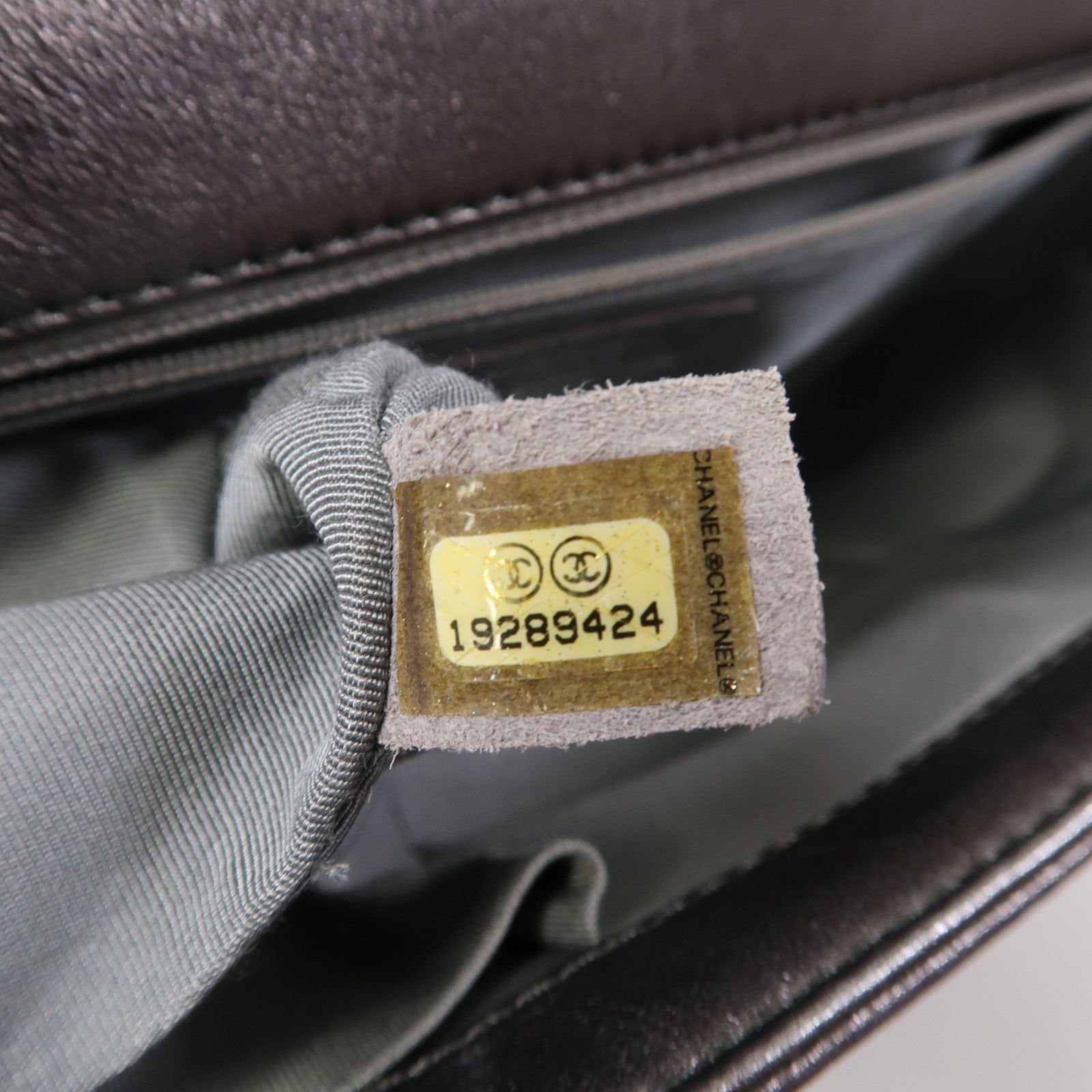 CHANEL 【激減優惠】菱格牛皮皮革Boy銀扣鏈帶肩背袋銀色
