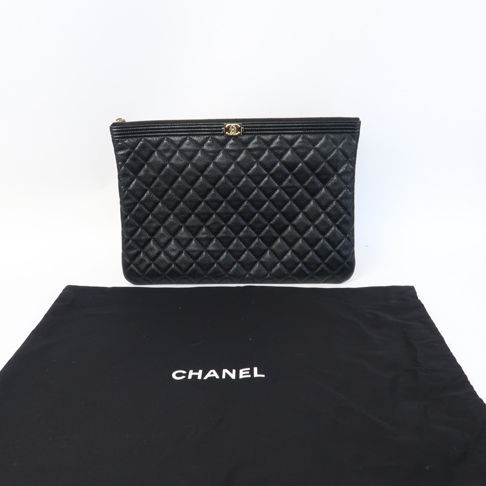 CHANEL 菱格Caviar皮革Boy金扣手拿包黑色