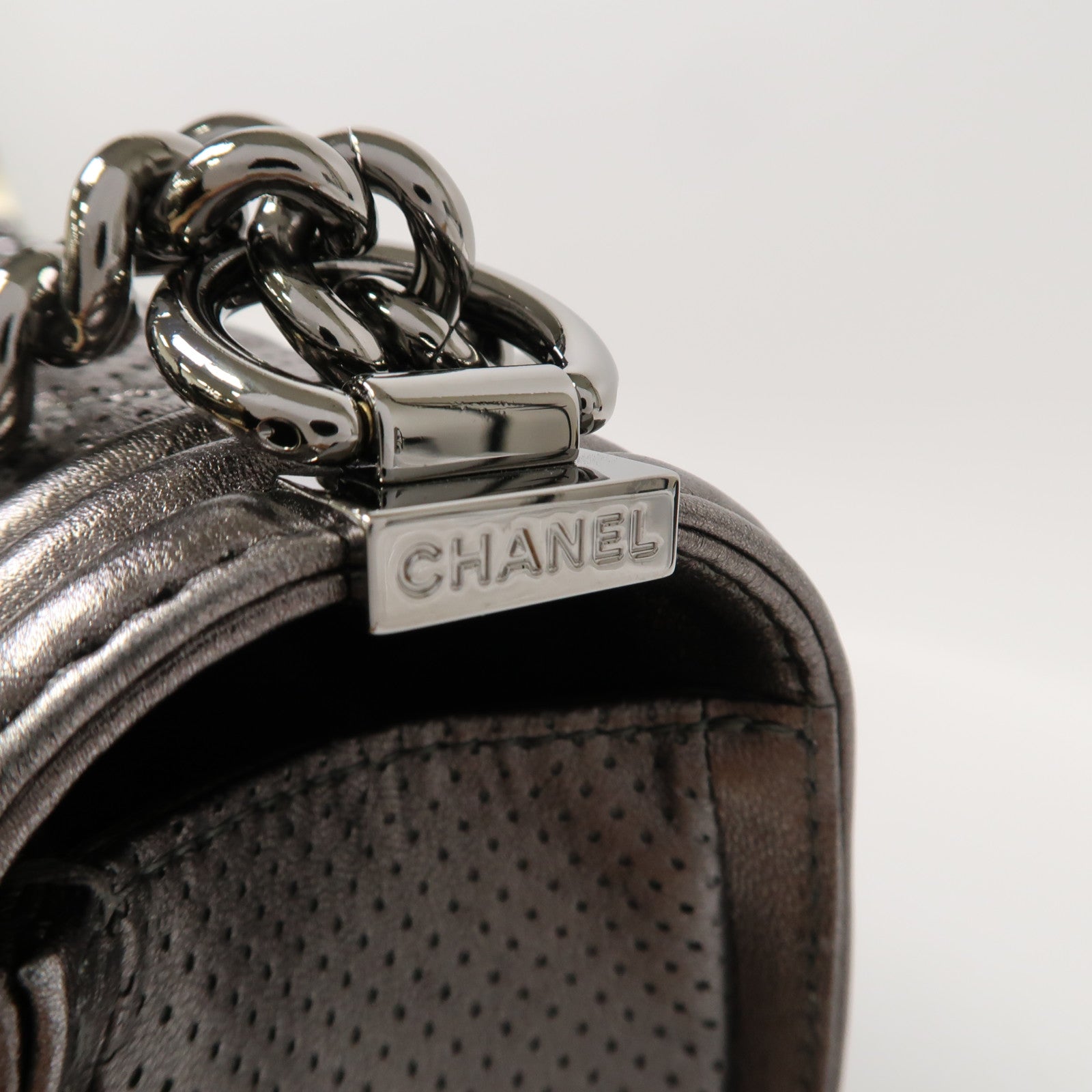 CHANEL 【激減優惠】菱格牛皮皮革Boy銀扣鏈帶肩背袋銀色