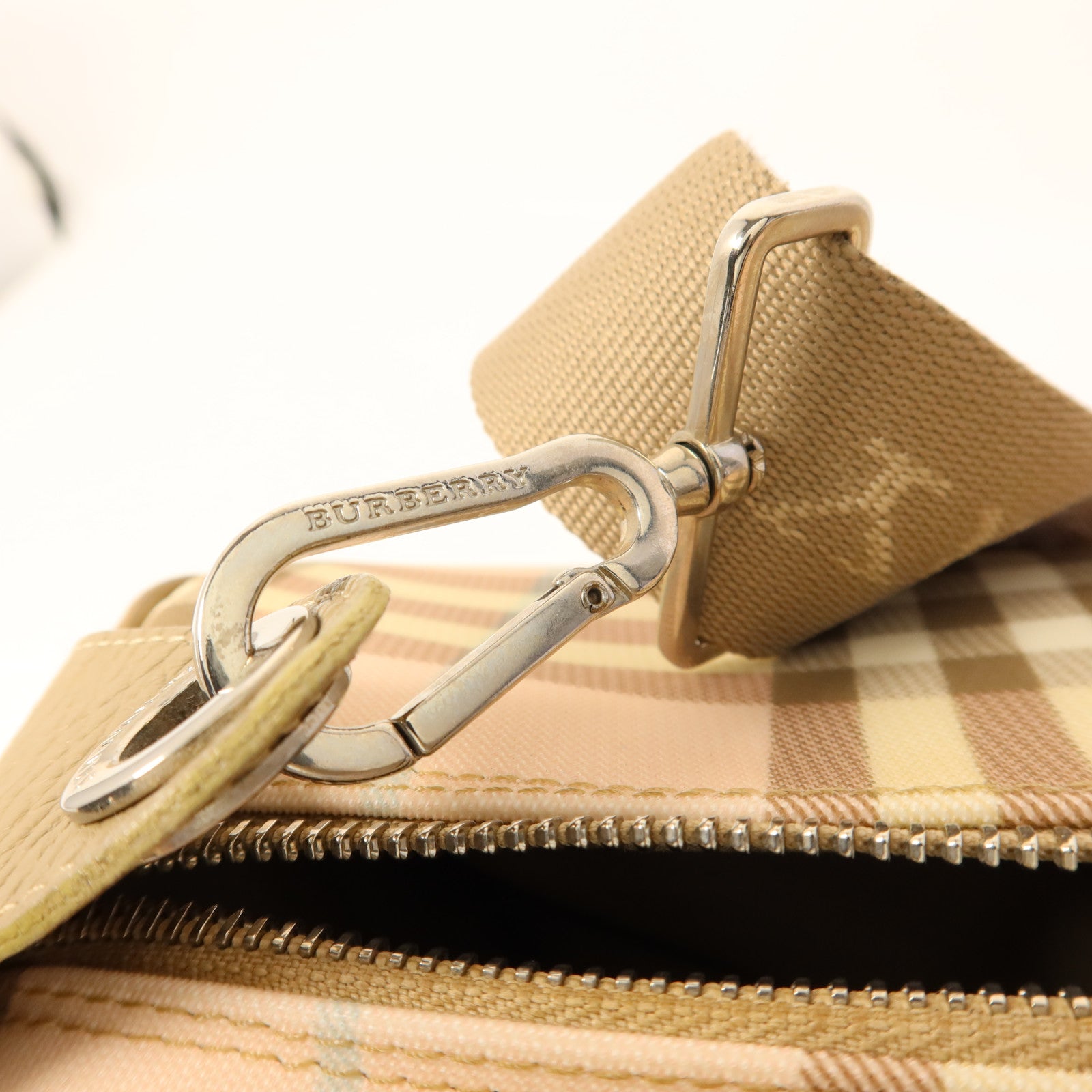 BURBERRY PVC Shoulder Bag銀扣肩背袋
