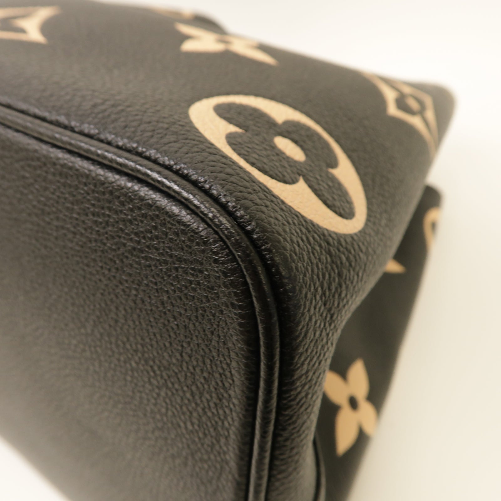 LOUIS VUITTON Monogram Empreinte Neo Noe MM金扣手挽肩背兩用袋黒色