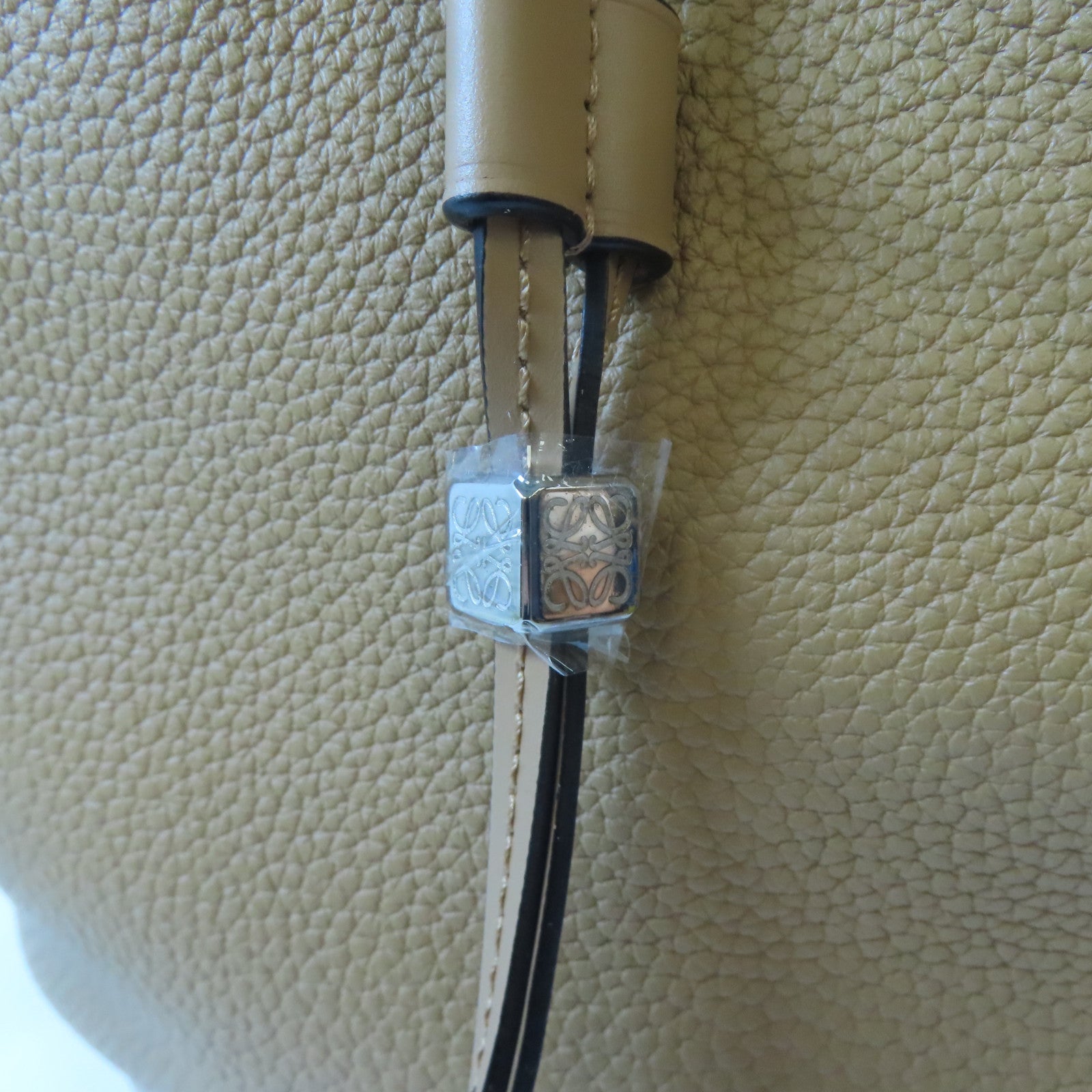 LOEWE 牛皮皮革Balloon Bag銀扣手挽肩背兩用袋啡色