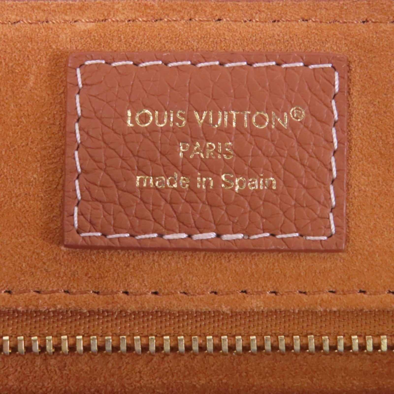 LOUIS VUITTON 牛皮皮革Low Key Messenger金扣肩背袋