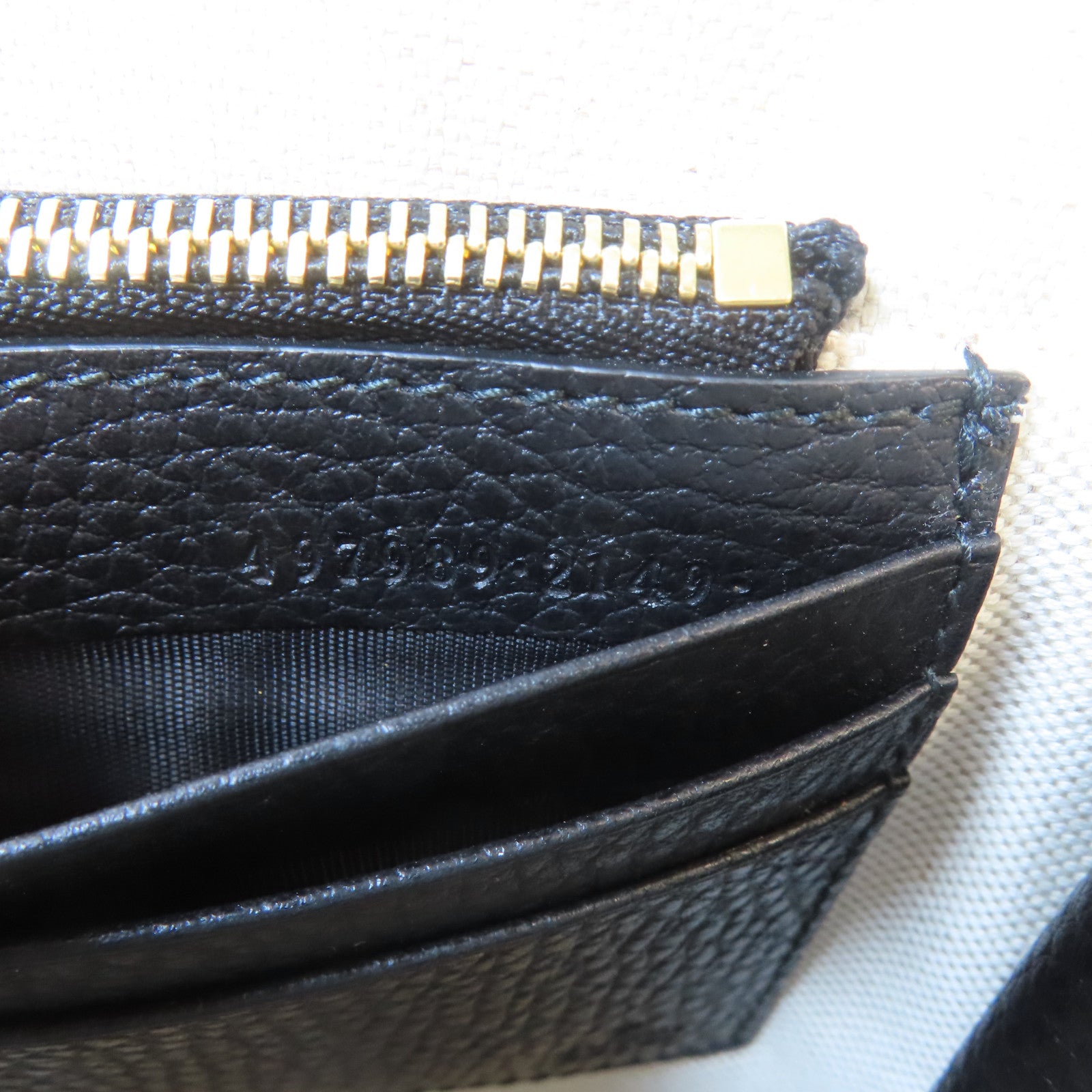 GUCCI 牛皮皮革Pouch金扣手拿包黑色