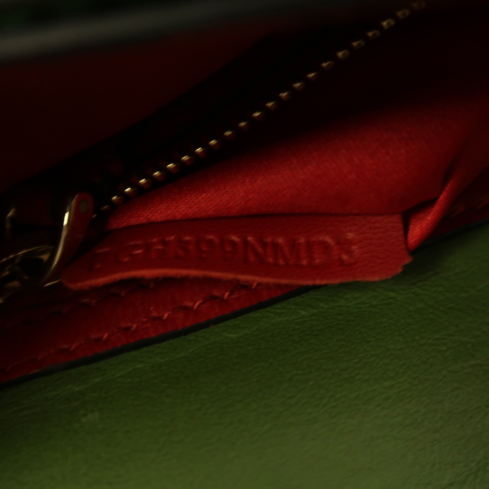 Valentino 牛皮皮革Garavani Rockstud金扣手拿包粉紅色/綠色