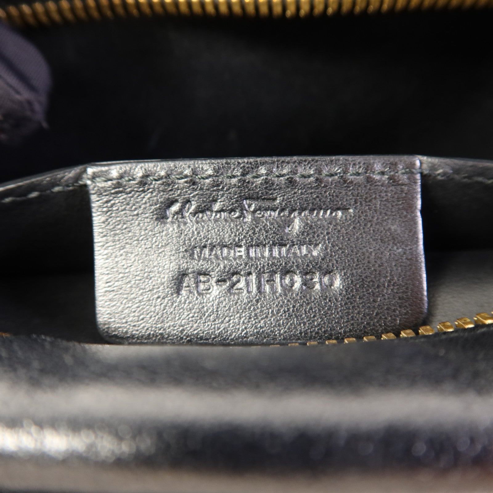 Salvatore Ferragamo 【激減優惠】牛皮皮革Gancini Camera Bag金扣肩背袋