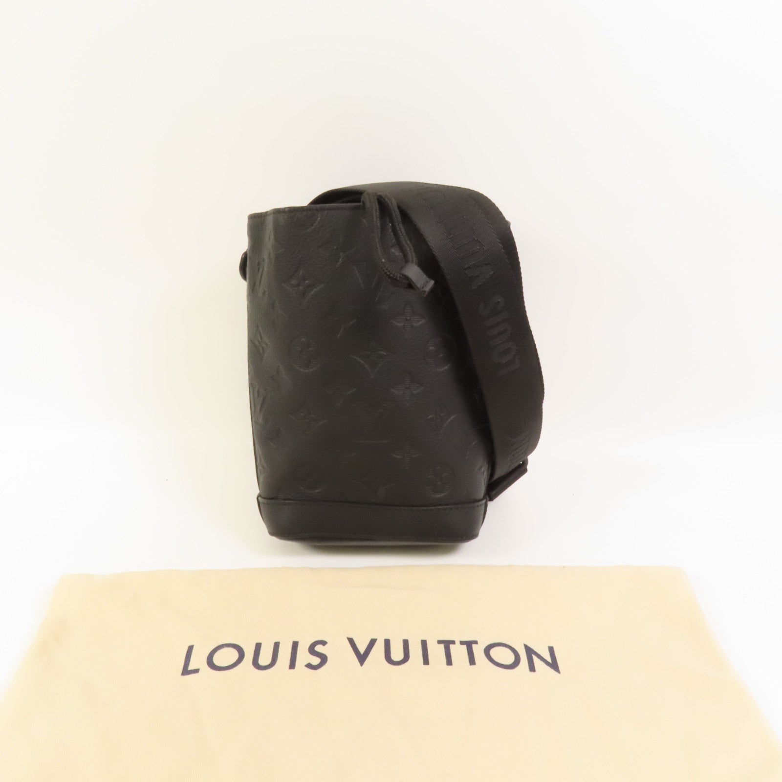 LOUIS VUITTON 【激減優惠】Mono-Shadow Noe Sling肩背袋