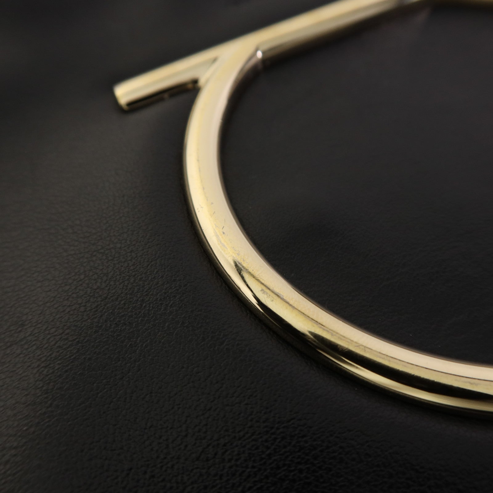 Salvatore Ferragamo 牛皮皮革Gancini Camera Bag金扣肩背袋