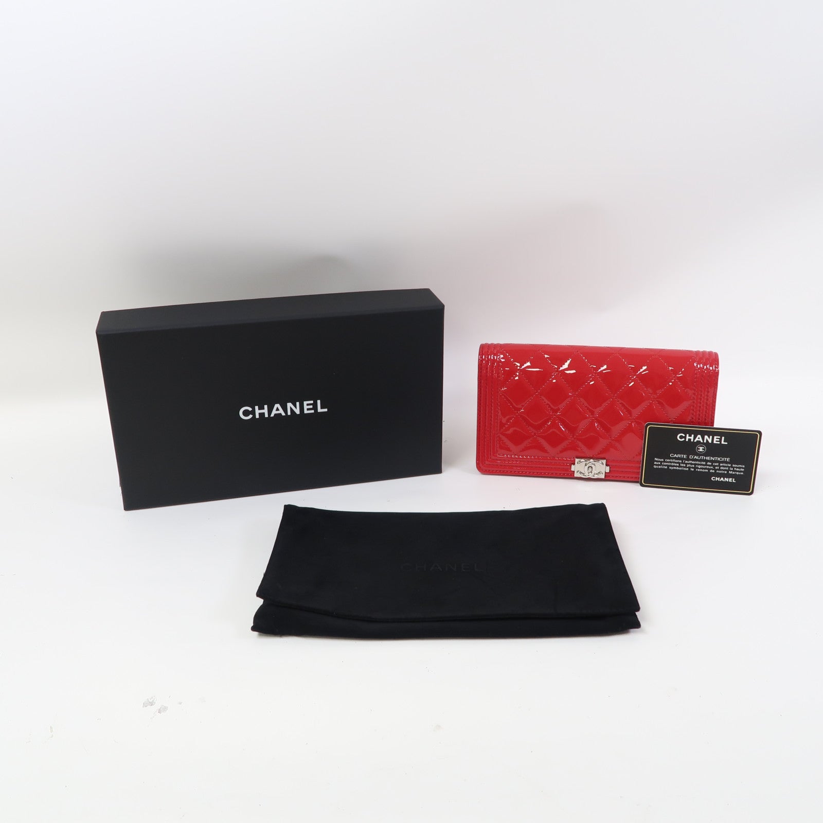 CHANEL 菱格漆皮Boy Chanel銀扣長錢包紅色