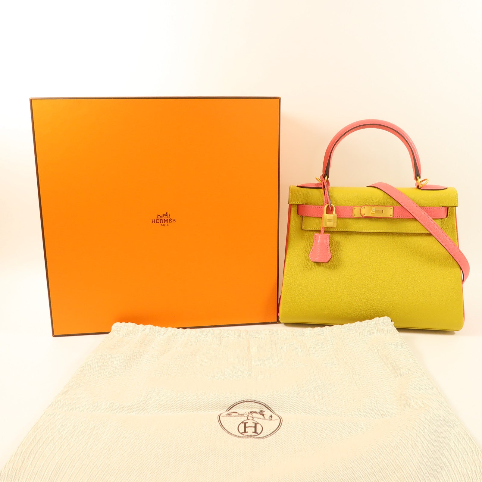 HERMES 【激減優惠】Chevre皮革Kelly 28金扣手挽肩背兩用袋Rose Azalee/Jaune Ambre