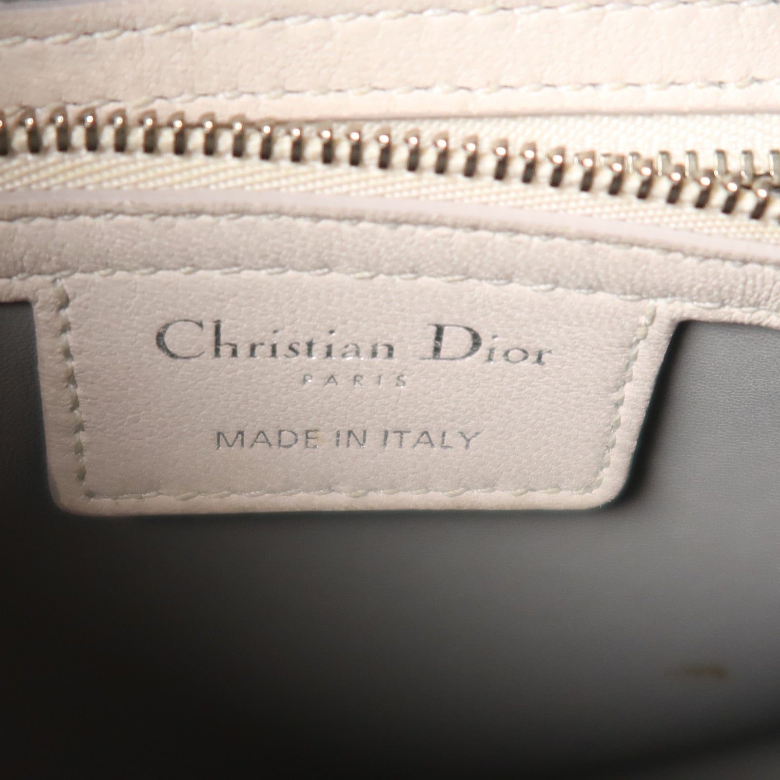 Dior 羊皮皮革Lady Dior Medium銀扣手挽袋