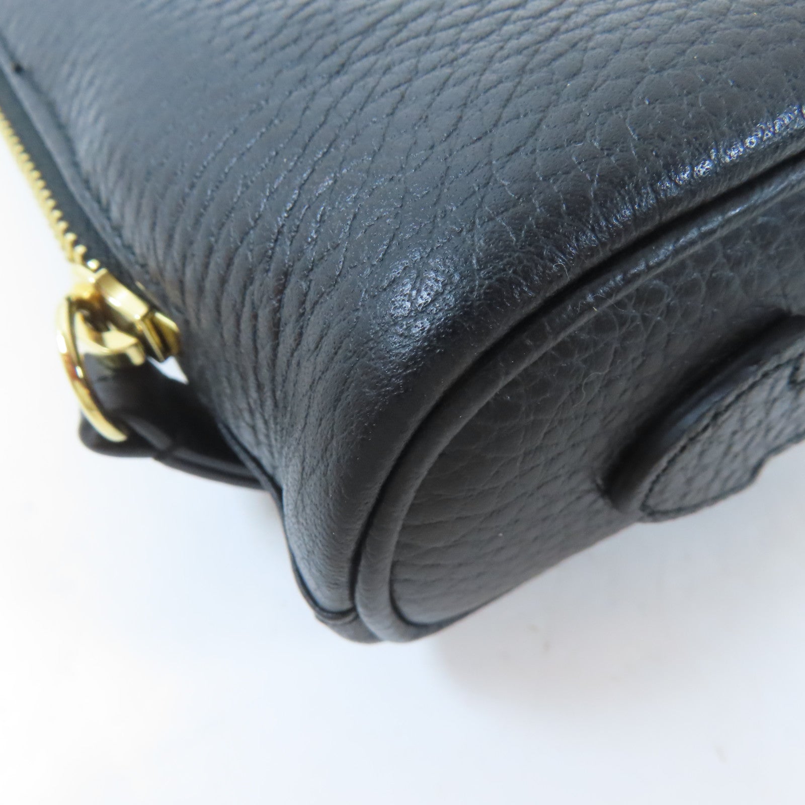GUCCI 牛皮皮革Pouch金扣手拿包黑色