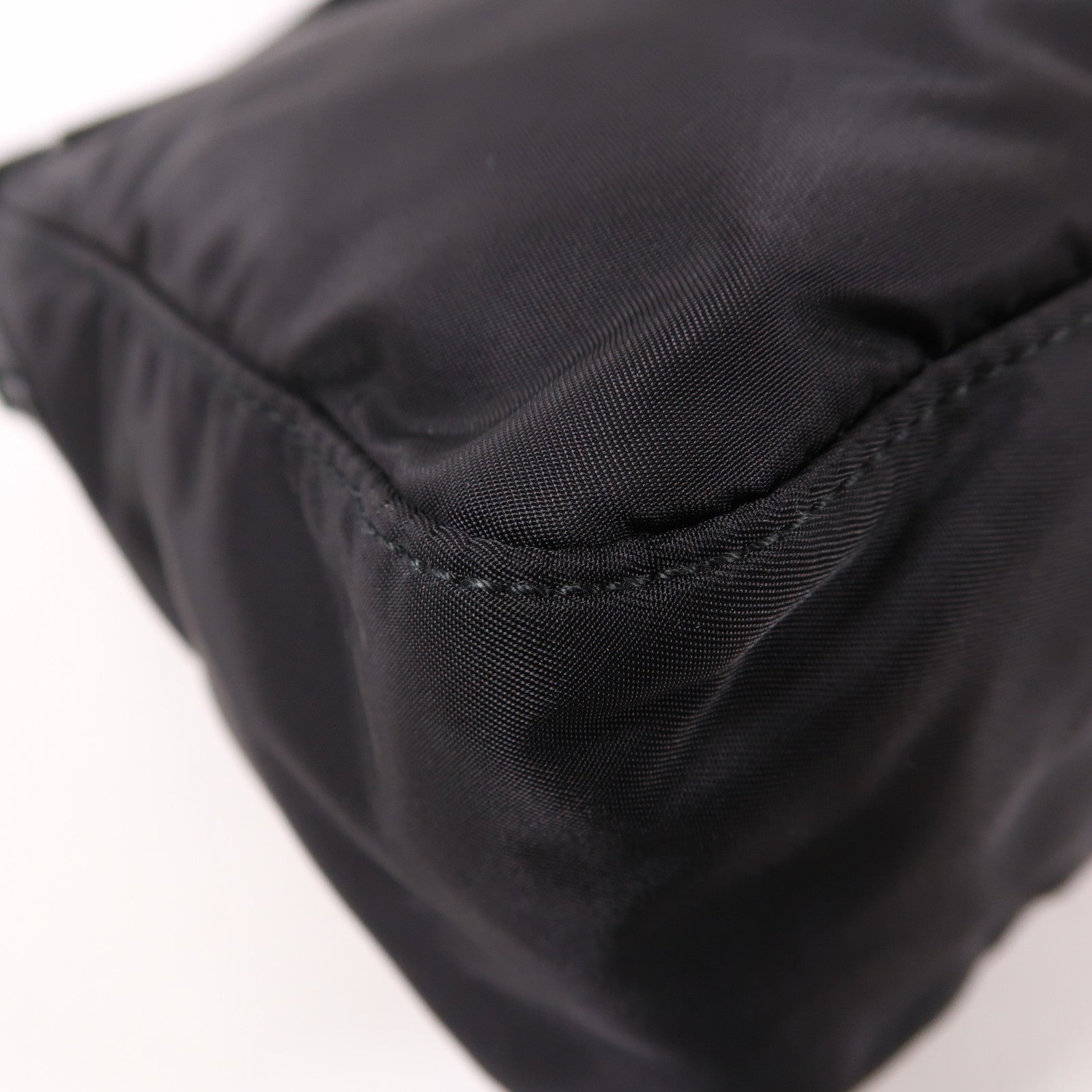 PRADA 尼龍Shoulder Bag銀扣肩背袋