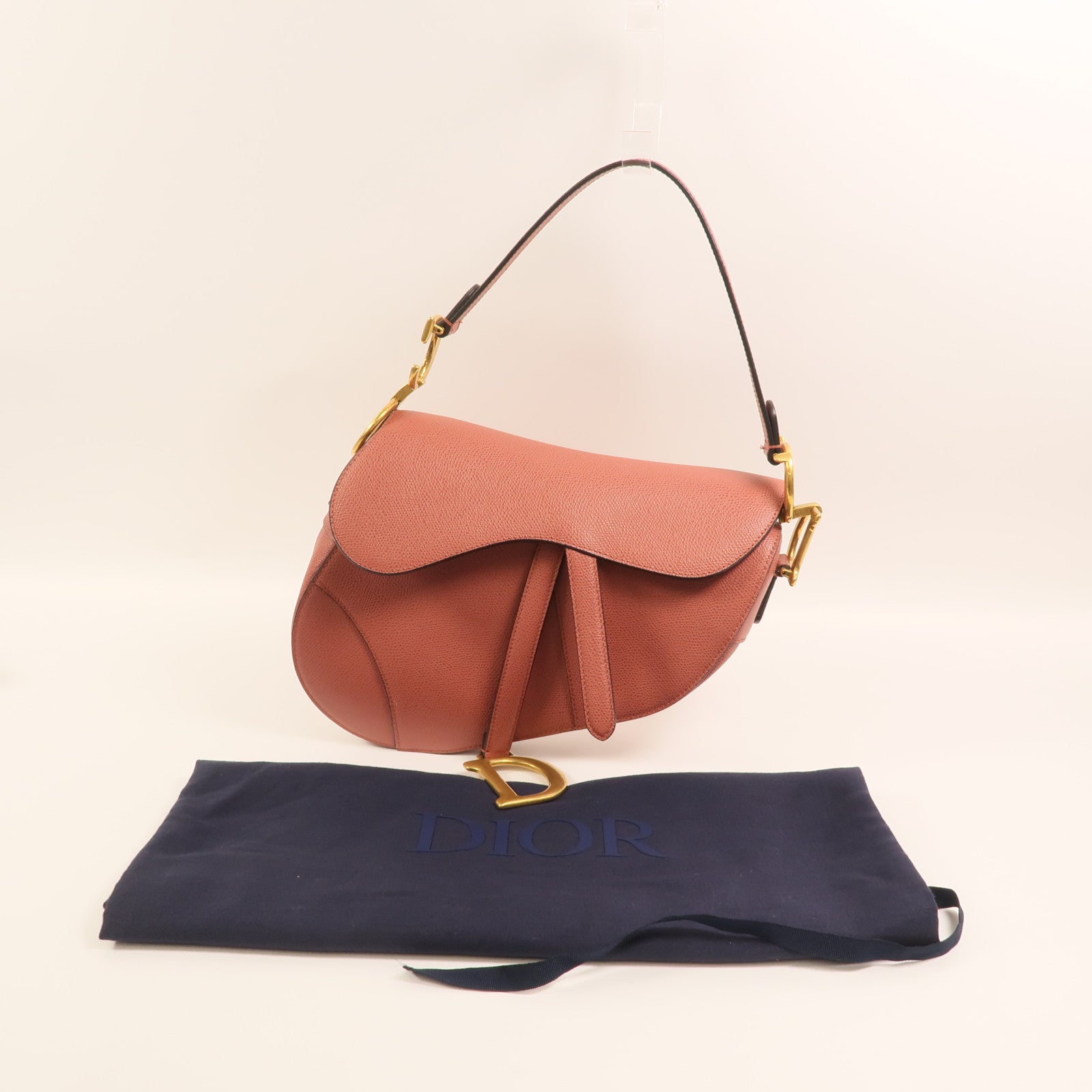 Dior 牛皮皮革Saddle Medium金扣肩背袋
