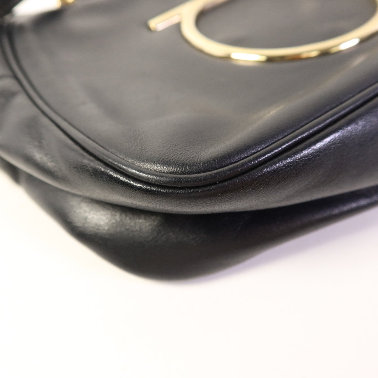 Salvatore Ferragamo 牛皮皮革Gancini Camera Bag金扣肩背袋