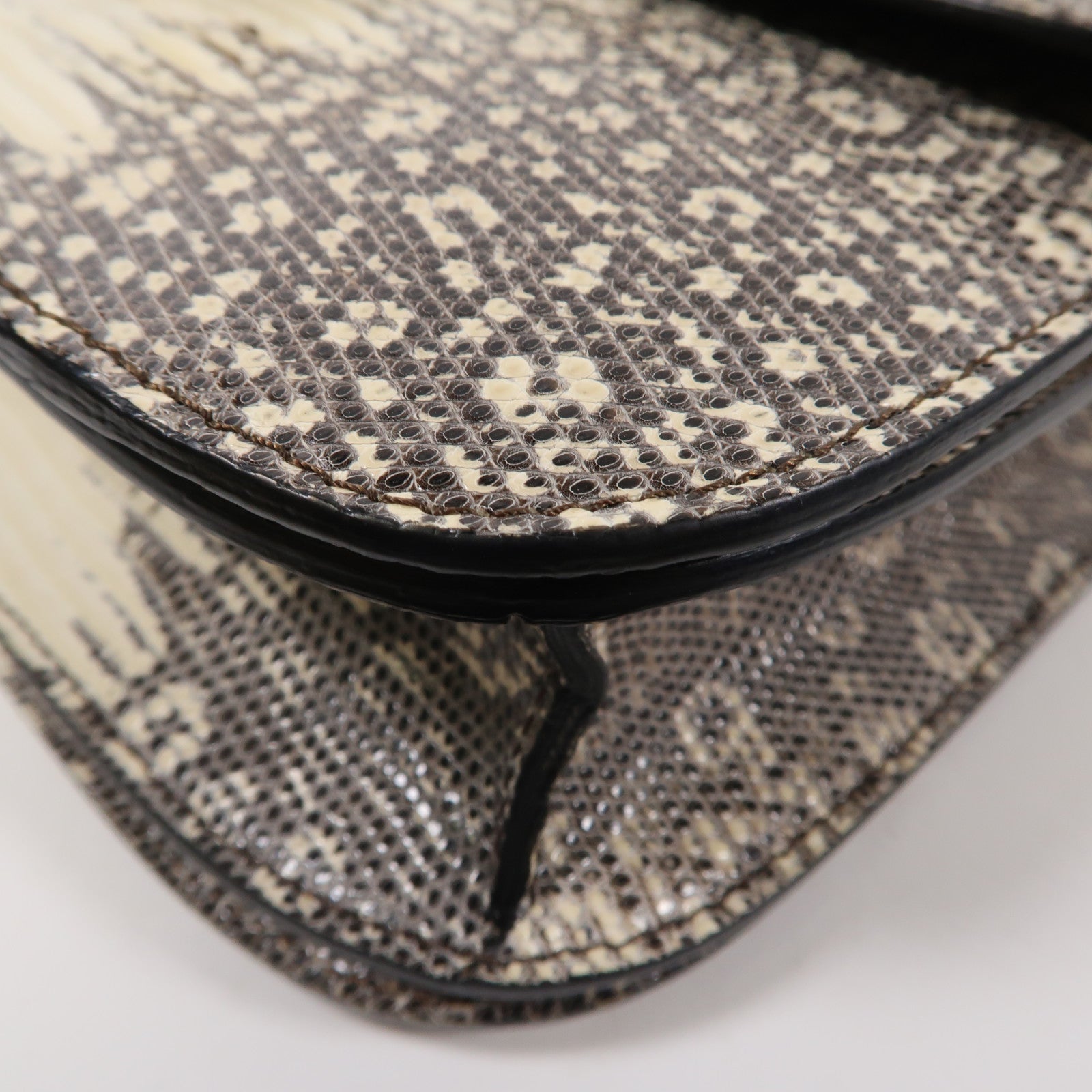 CELINE 【激減優惠】蜥蝪皮革Classic Box金扣肩背袋白色