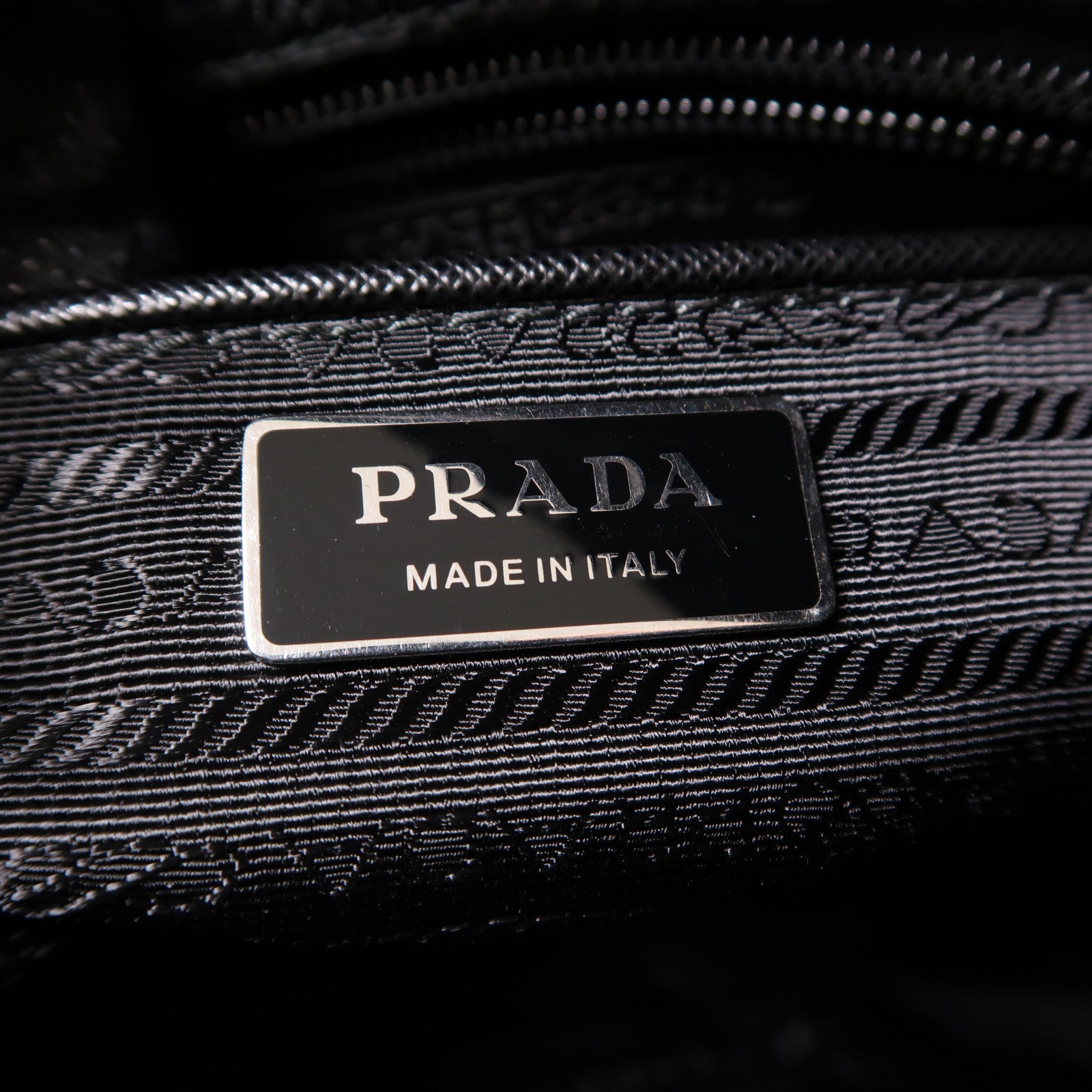 PRADA 尼龍Shoulder Bag銀扣肩背袋