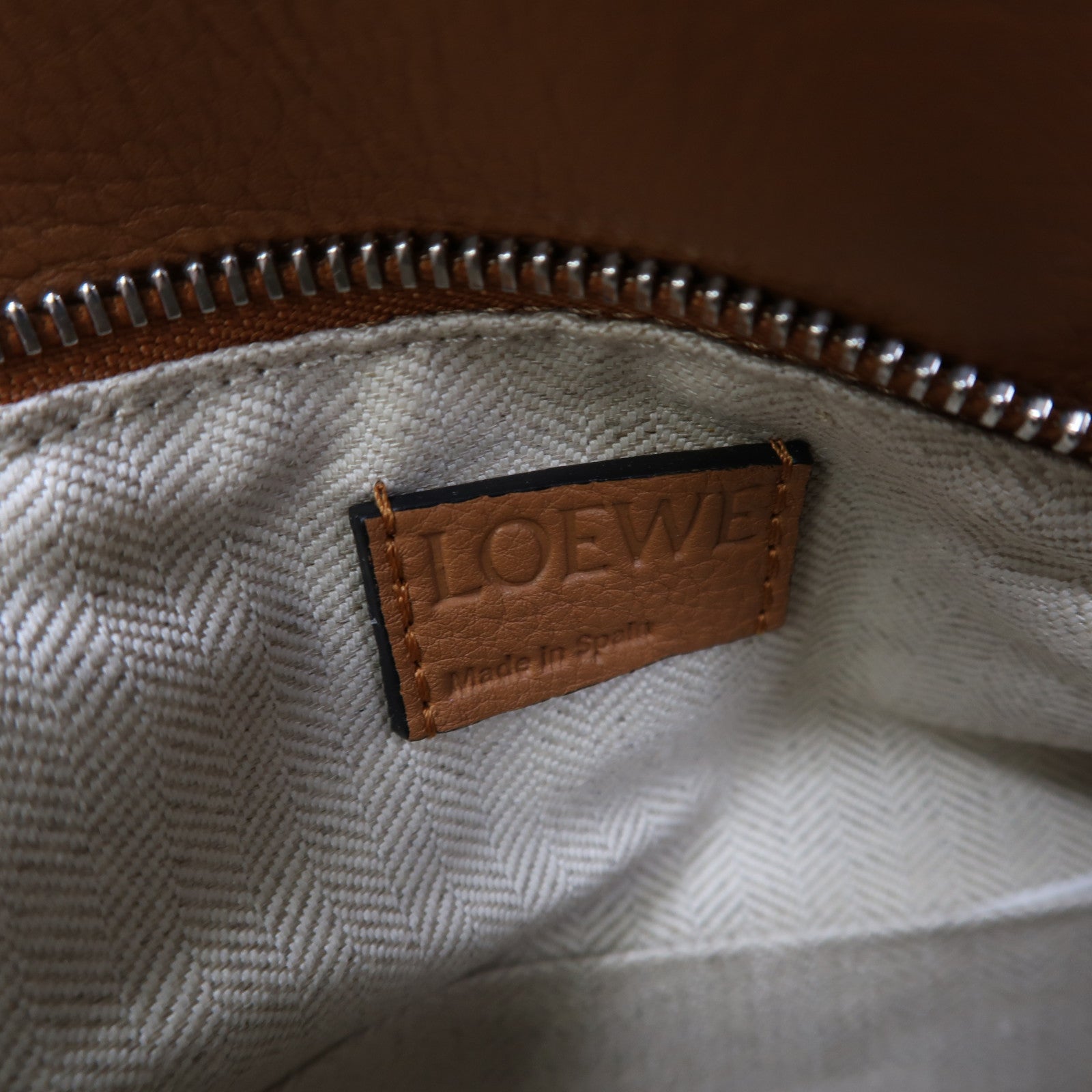 LOEWE 牛皮皮革Puzzle Small銀扣手挽肩背兩用袋啡色/黑色/白色