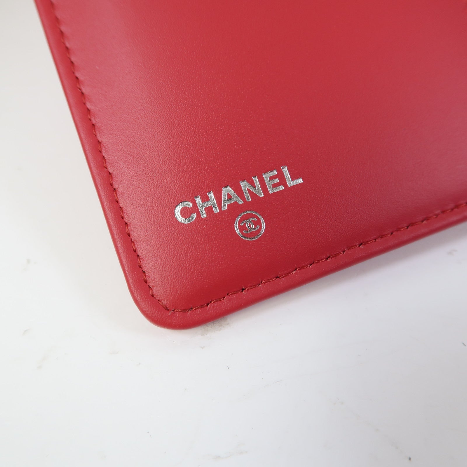 CHANEL 菱格漆皮Boy Chanel銀扣長錢包紅色