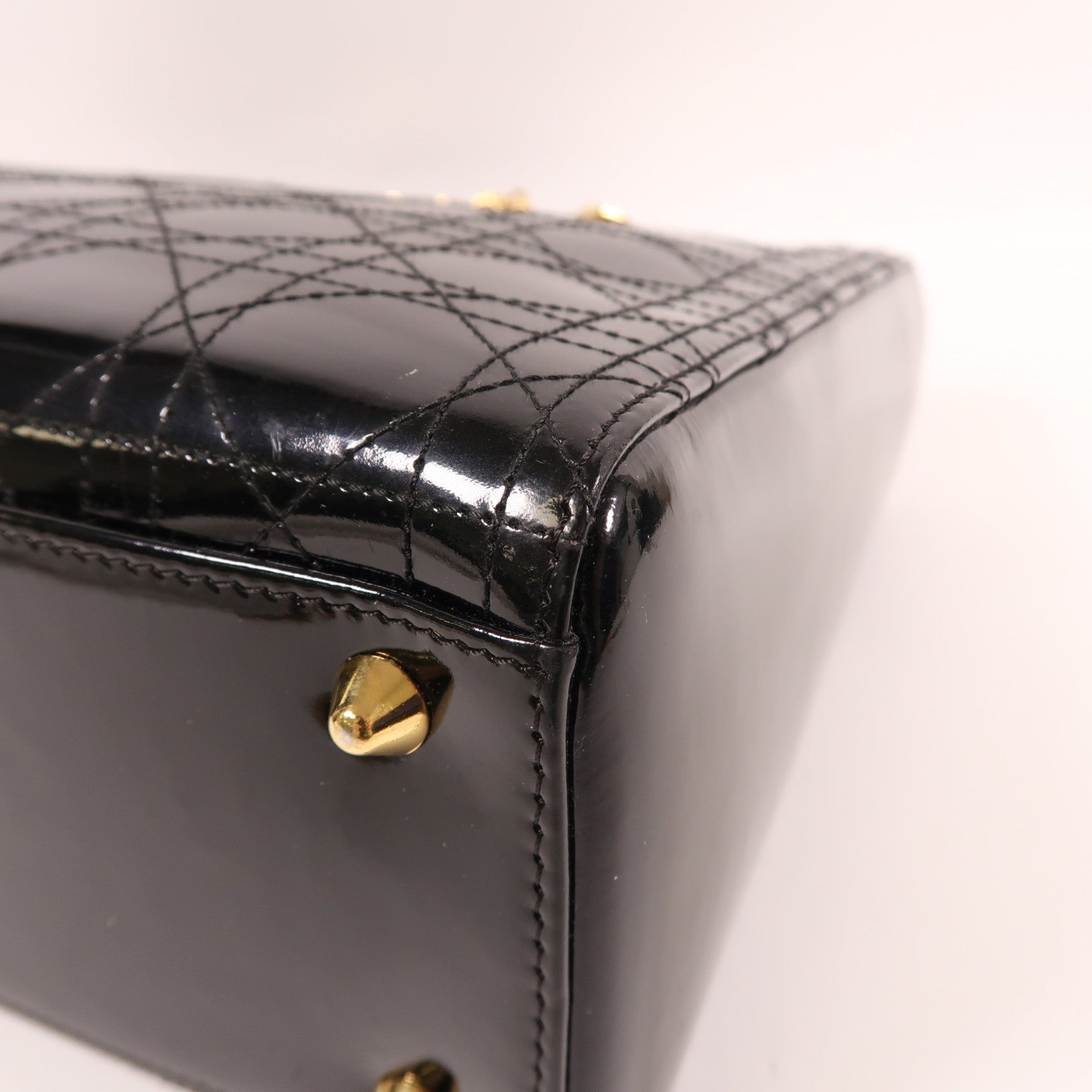 Dior Pantent皮革Lady Dior金扣手挽袋黑色