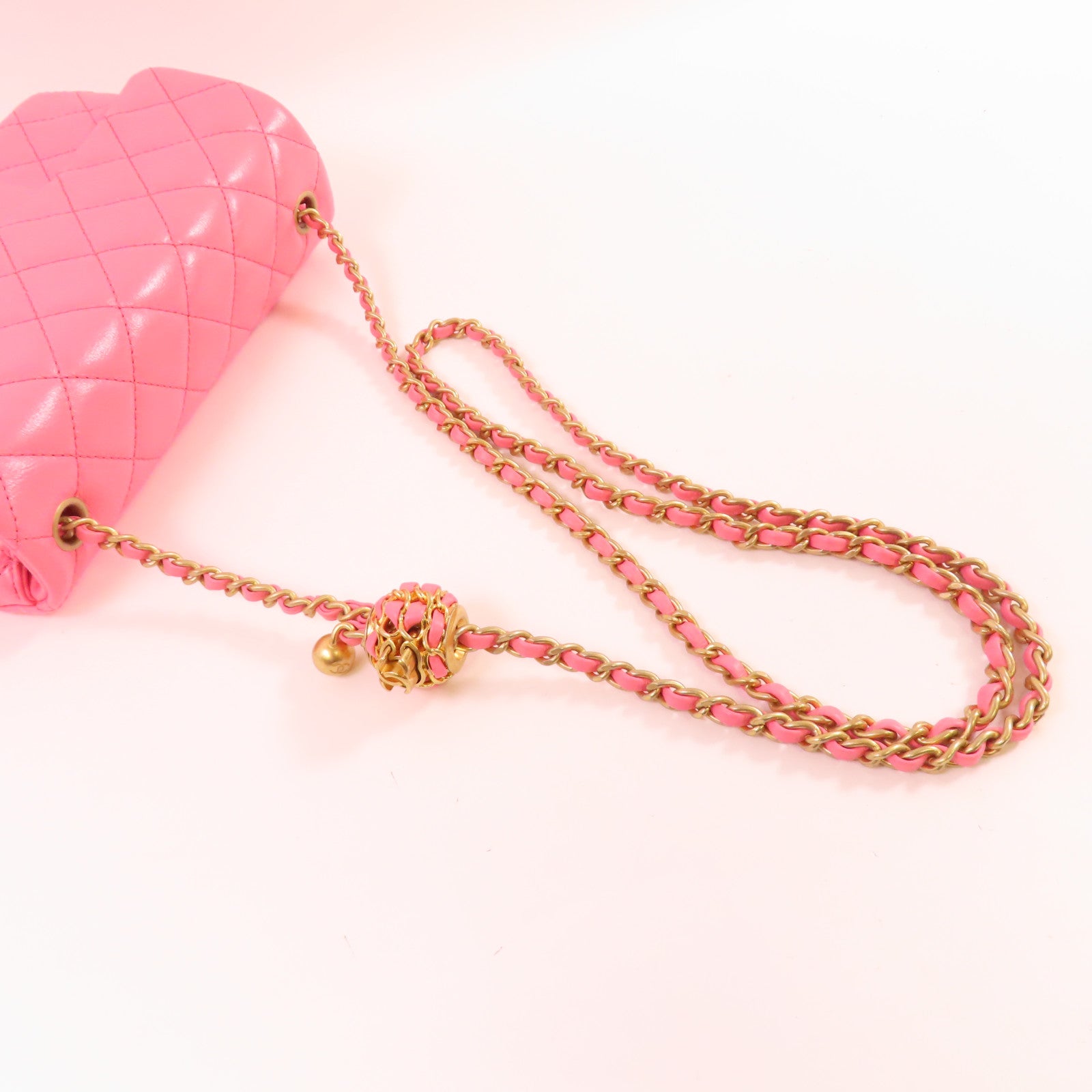 CHANEL 牛皮皮革Classic Flap 20 Chain Shoulder Bag金扣鏈帶肩帶